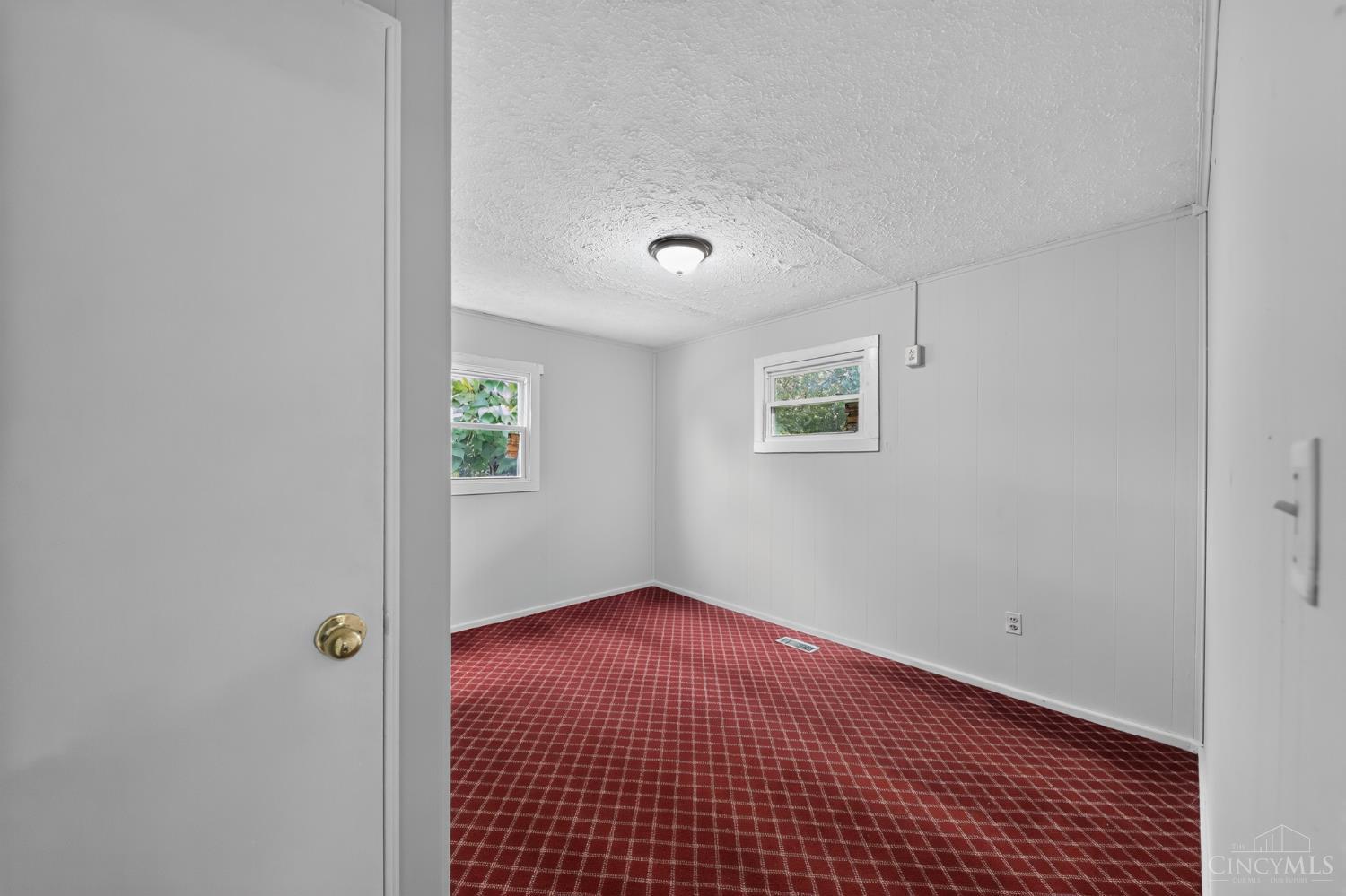 9670 Pippin Road Cincinnati, OH 45231 - Photo 17 of 30