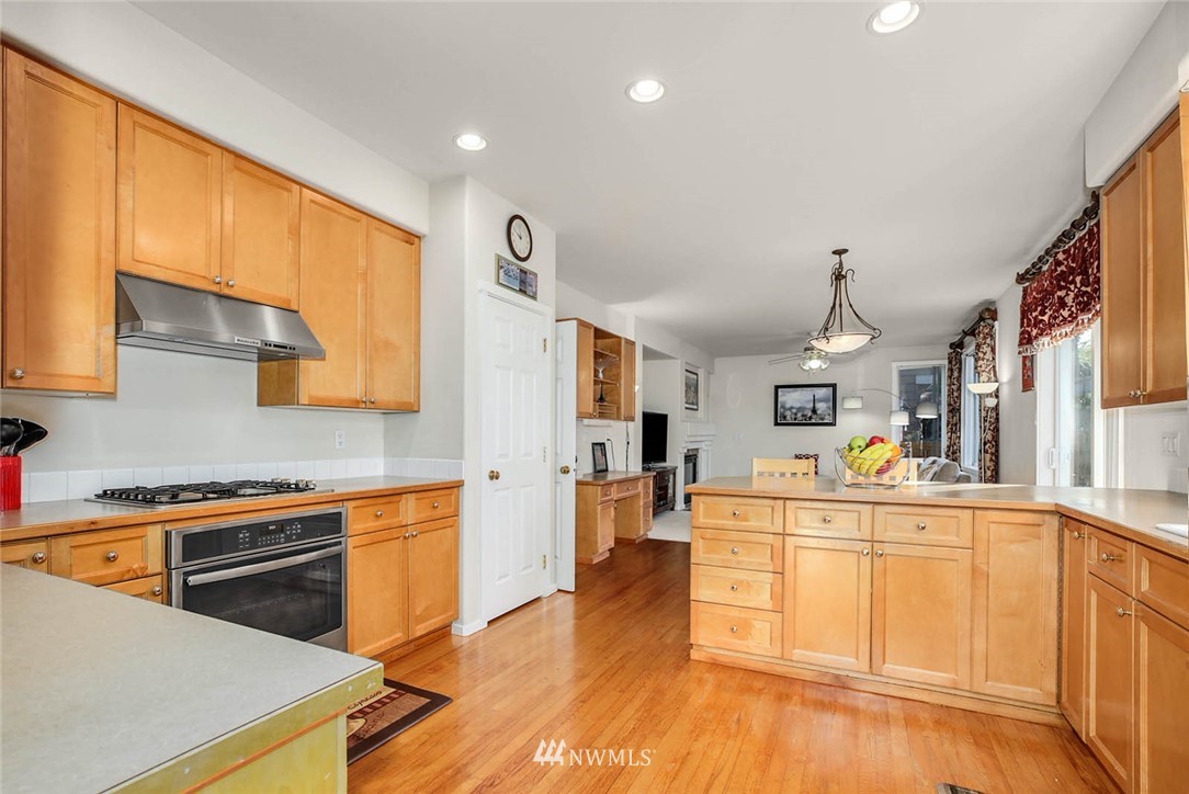 1715 Northeast 26th Place Renton, WA 98056 - Photo 10 of 31 Gallery Image 10