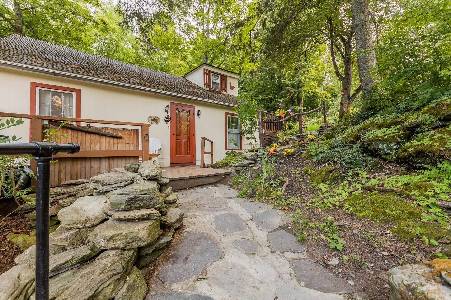 2079 River Road Arlington, VT 05250 - Photo 5 of 27 Gallery Image 5
