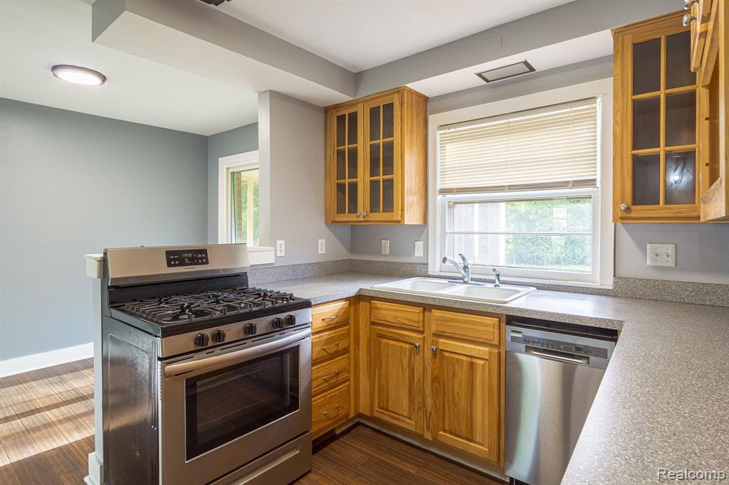 2281 Lancaster Road Bloomfield Hills, MI 48302 - Photo 8 of 37