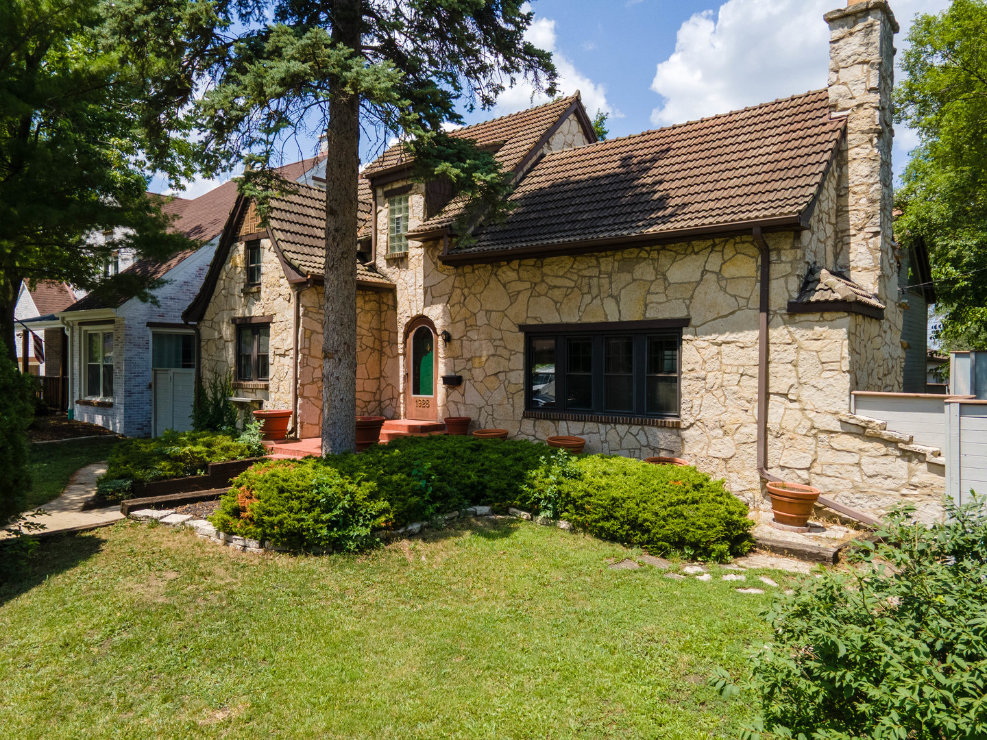 1928 Kennicott Court Des Plaines, IL 60018 - Photo 1 of 44