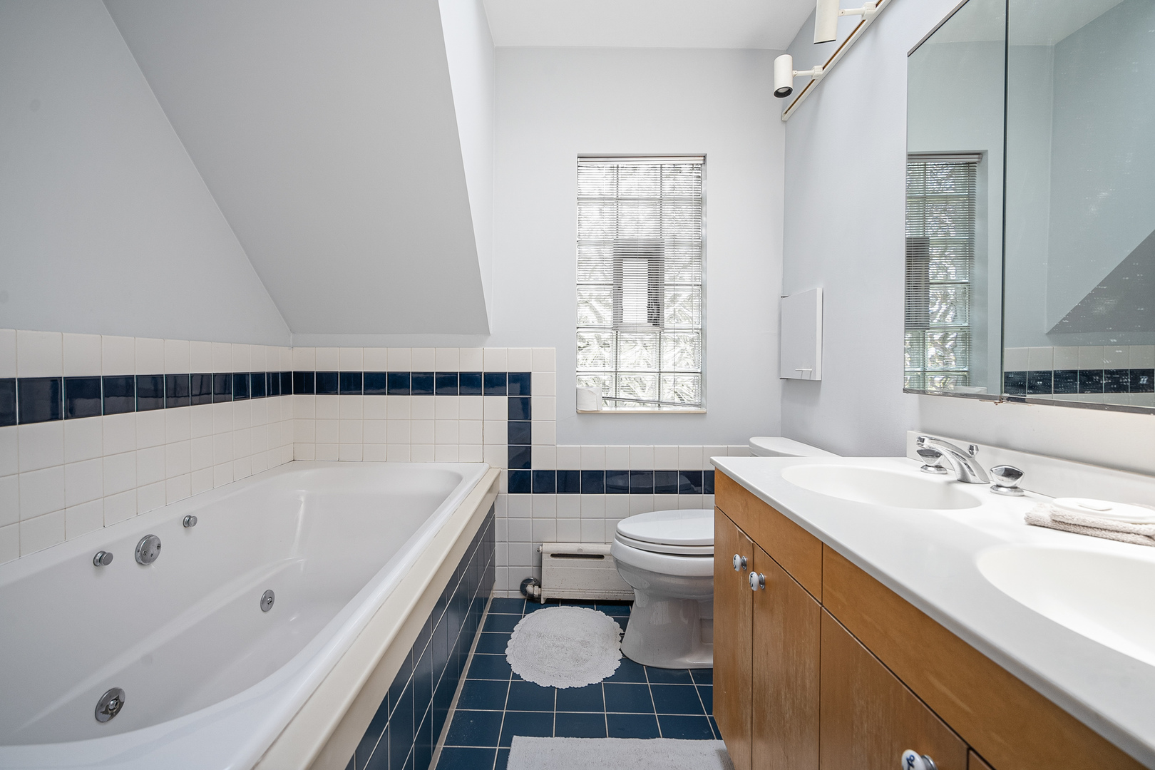 1928 Kennicott Court Des Plaines, IL 60018 - Photo 31 of 44