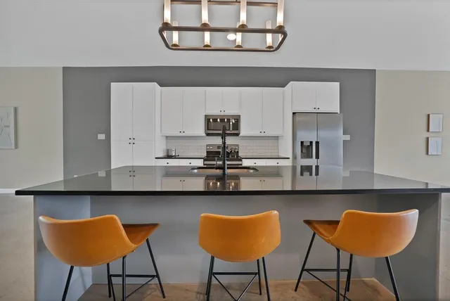 $3,100 | 4633 Calmont Avenue, Fort Worth, TX 76107