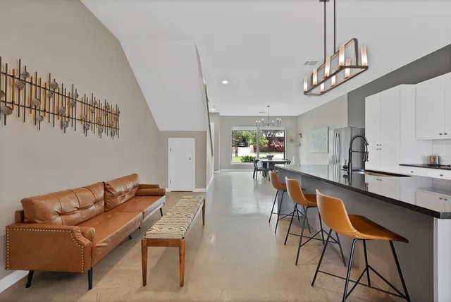 $3,100 | 4633 Calmont Avenue, Fort Worth, TX 76107