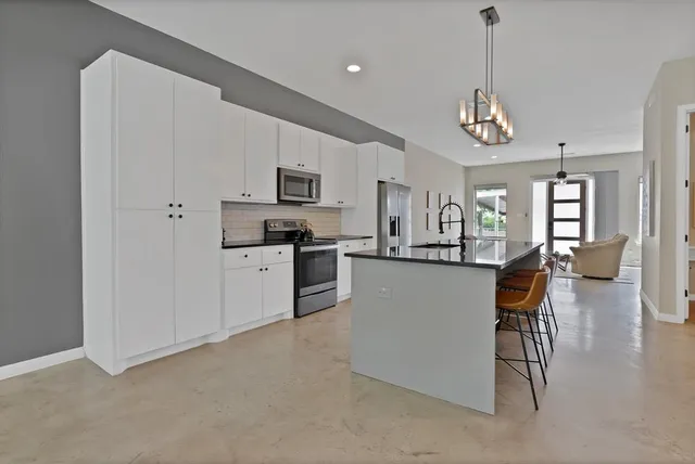 $3,100 | 4633 Calmont Avenue, Fort Worth, TX 76107