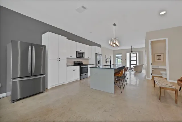 $3,100 | 4633 Calmont Avenue, Fort Worth, TX 76107