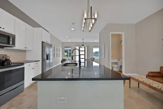 $3,100 | 4633 Calmont Avenue, Fort Worth, TX 76107