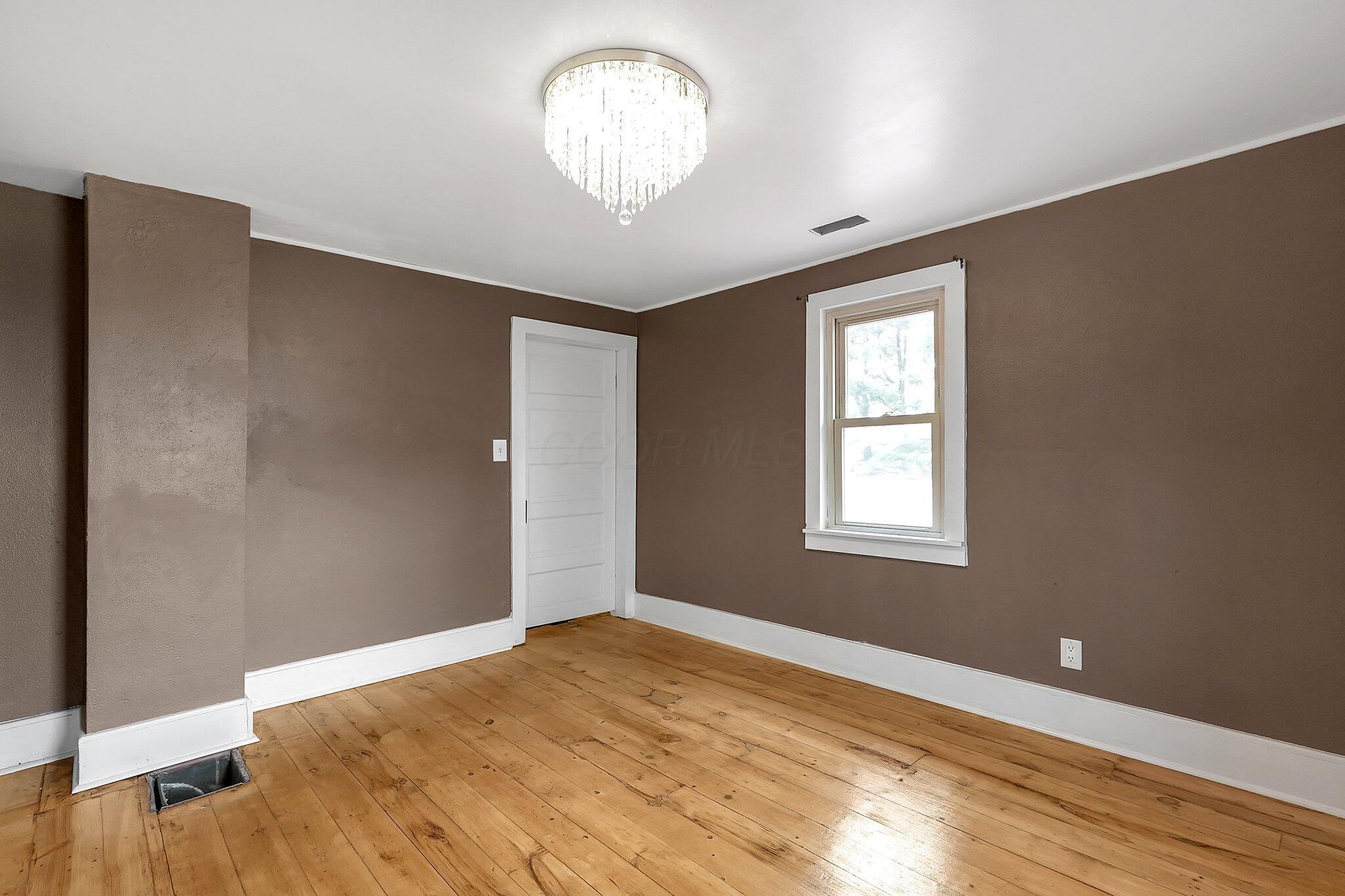 9962 Weaver Road Utica, OH 43080 - Photo 22 of 49 Upstairs bedroom brown