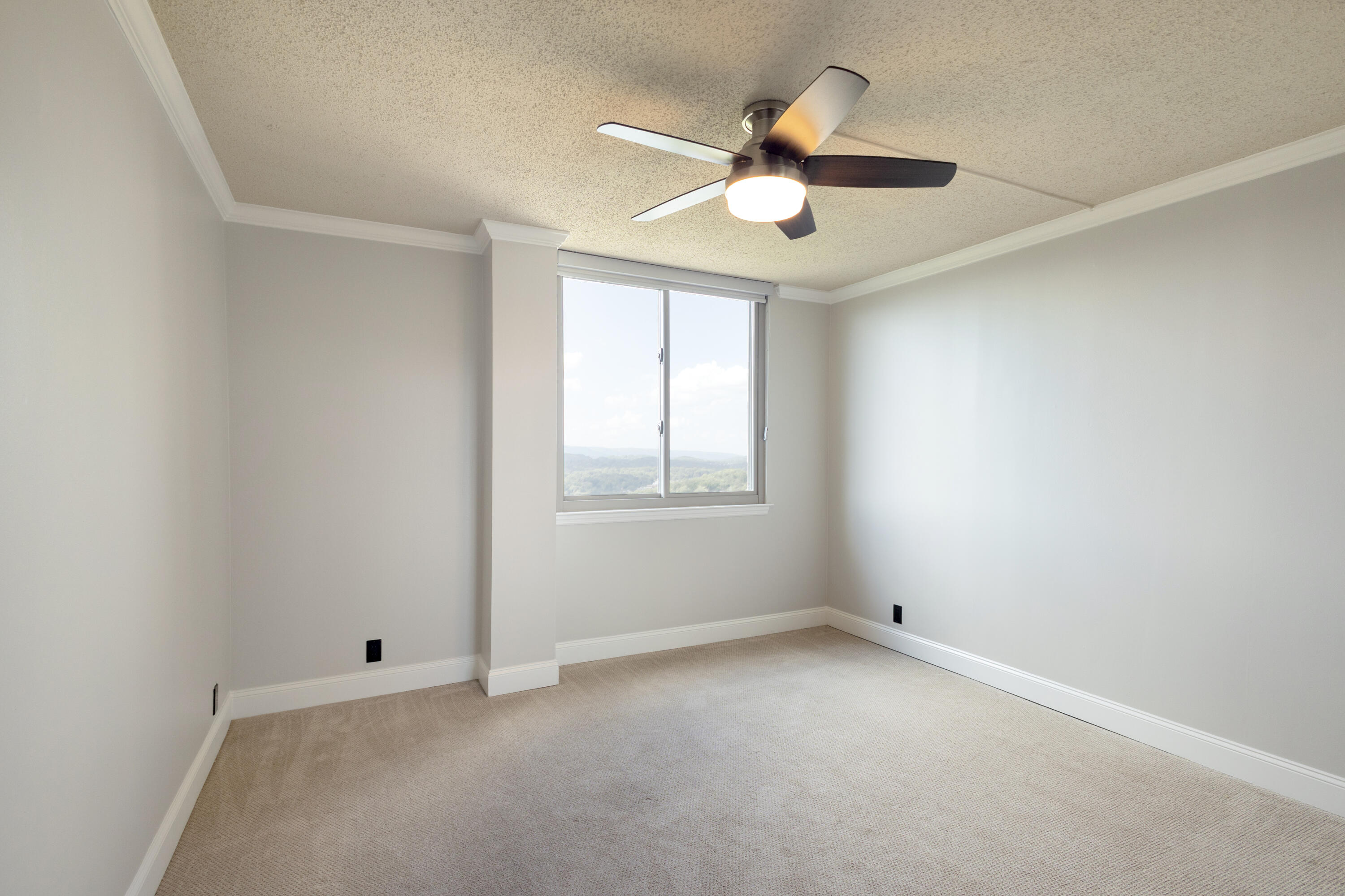 1131 Stringers Ridge Road, Unit 9J Chattanooga, TN 37405 - Photo 17 of 47 2nd Bedroom