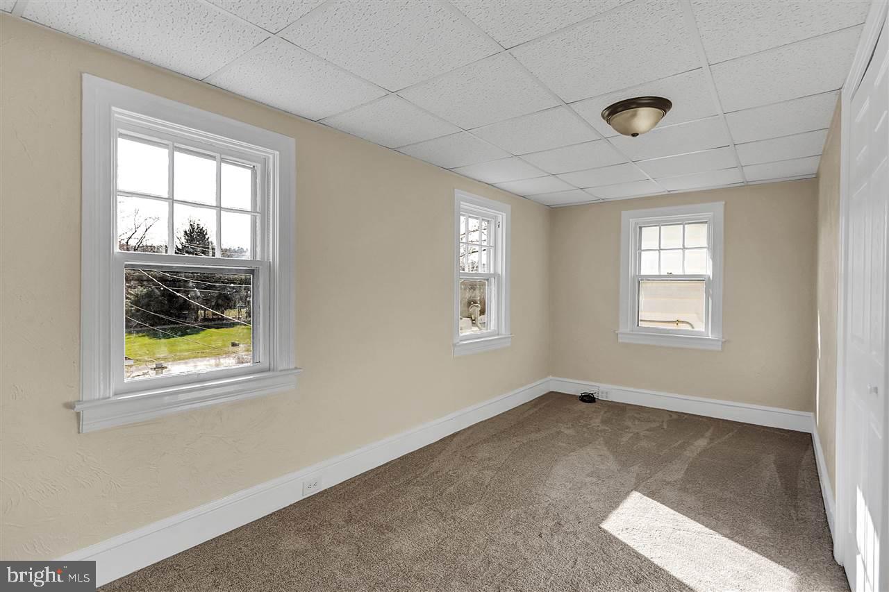 336 Springdale Road York, PA 17403 - Photo 17 of 30 Gallery Image 17