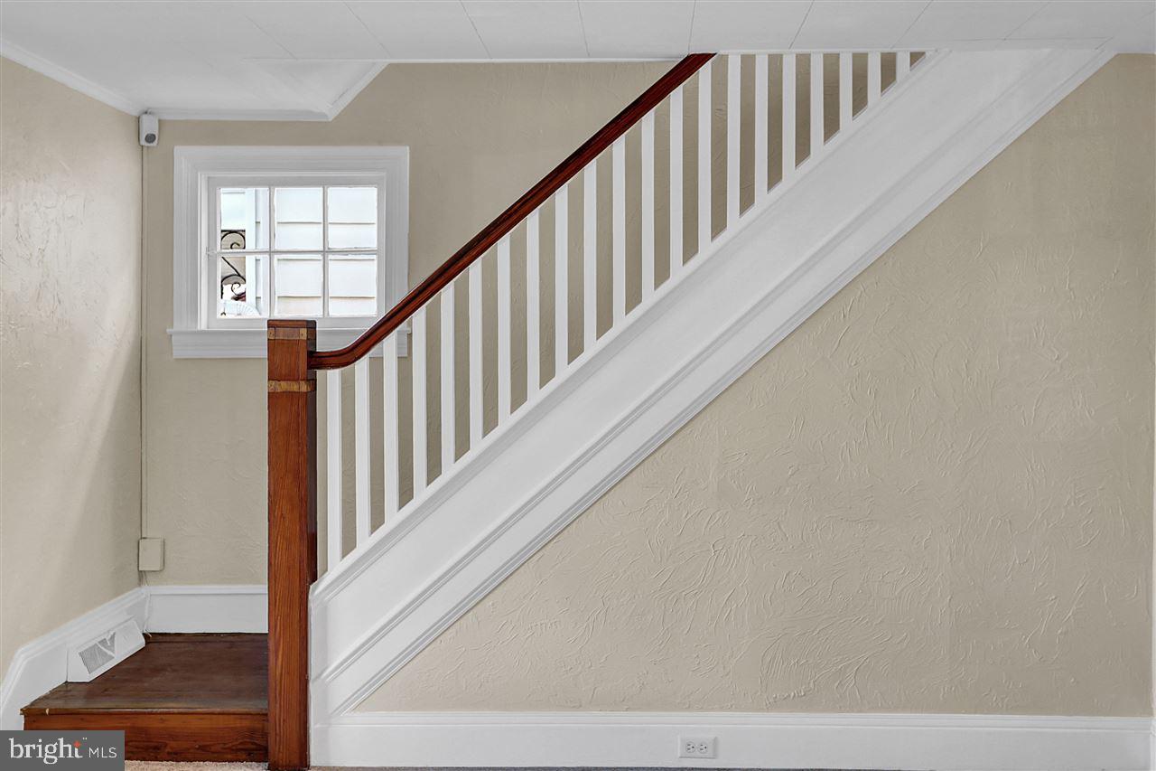 336 Springdale Road York, PA 17403 - Photo 5 of 30 Gallery Image 5