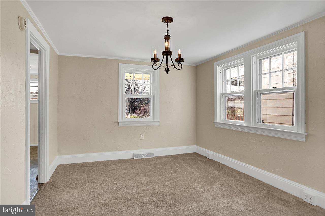 336 Springdale Road York, PA 17403 - Photo 6 of 30 Gallery Image 6