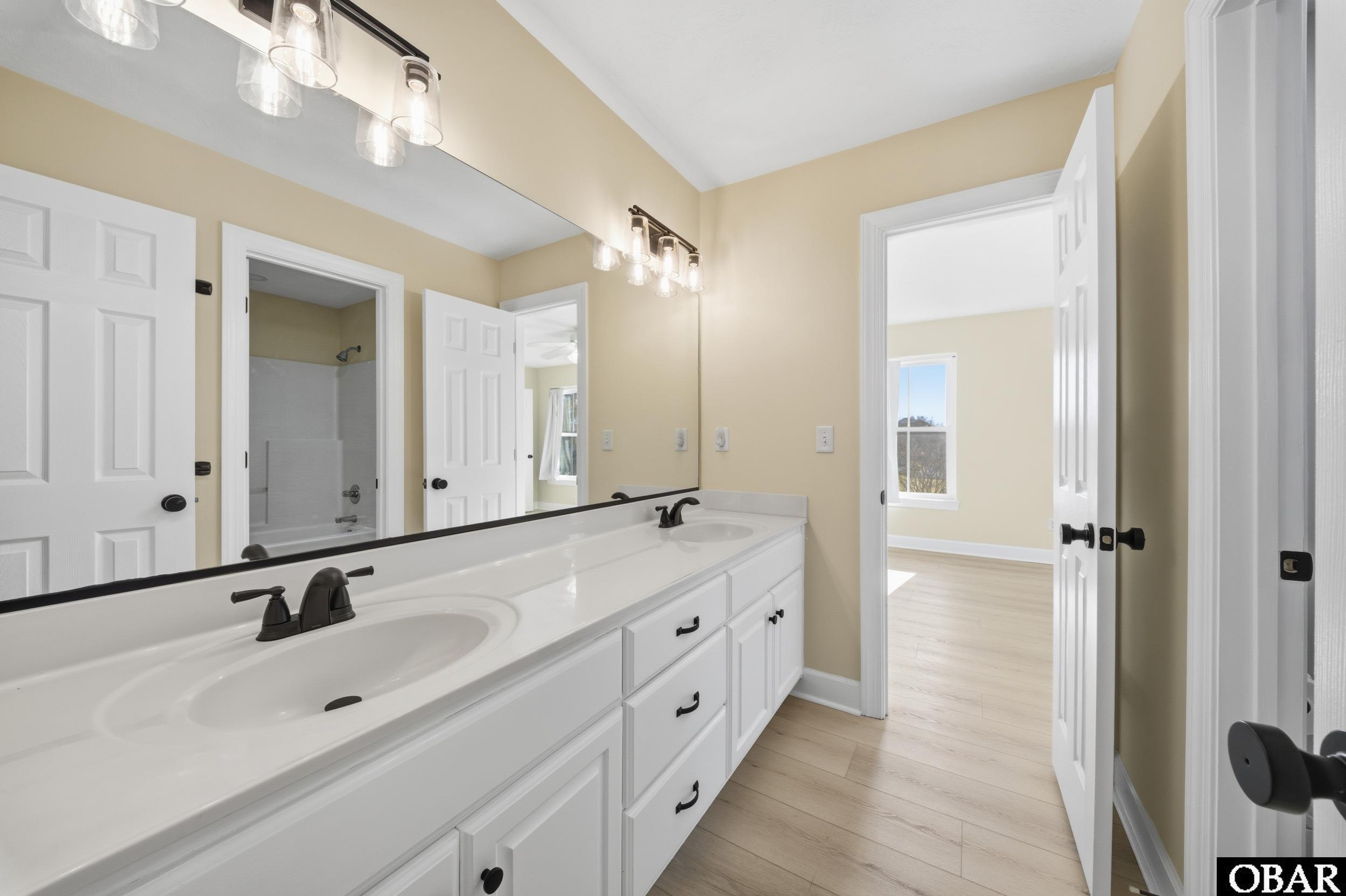 183 Mariners Way Currituck, NC 27929 - Photo 28 of 49 Jack & Jill bath