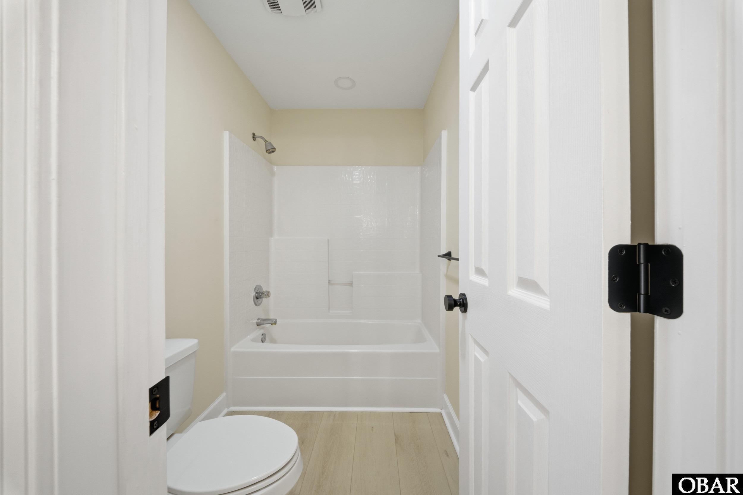 183 Mariners Way Currituck, NC 27929 - Photo 29 of 49 Jack & Jill bath