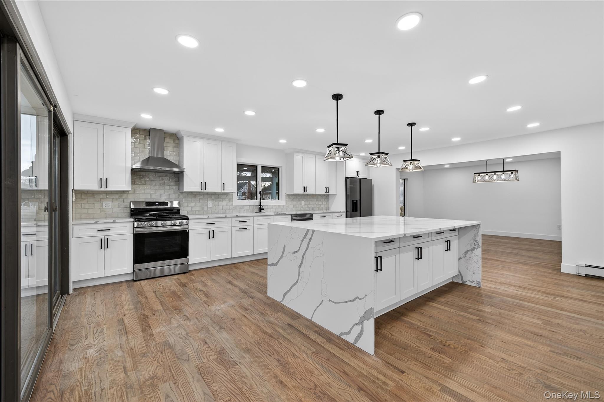 611 Deer Park Road Babylon, NY 11702 - Photo 11 of 37