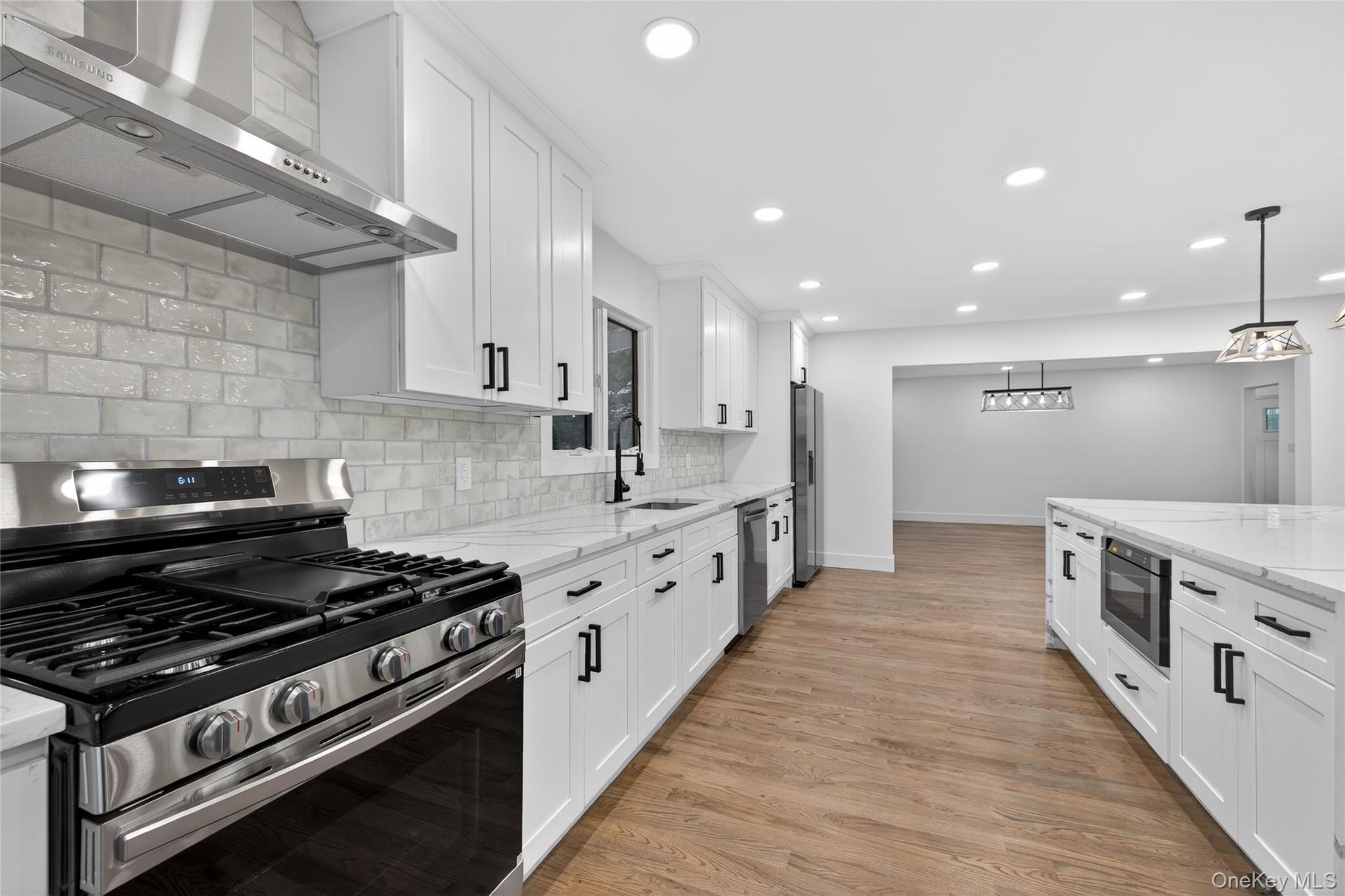 611 Deer Park Road Babylon, NY 11702 - Photo 14 of 37