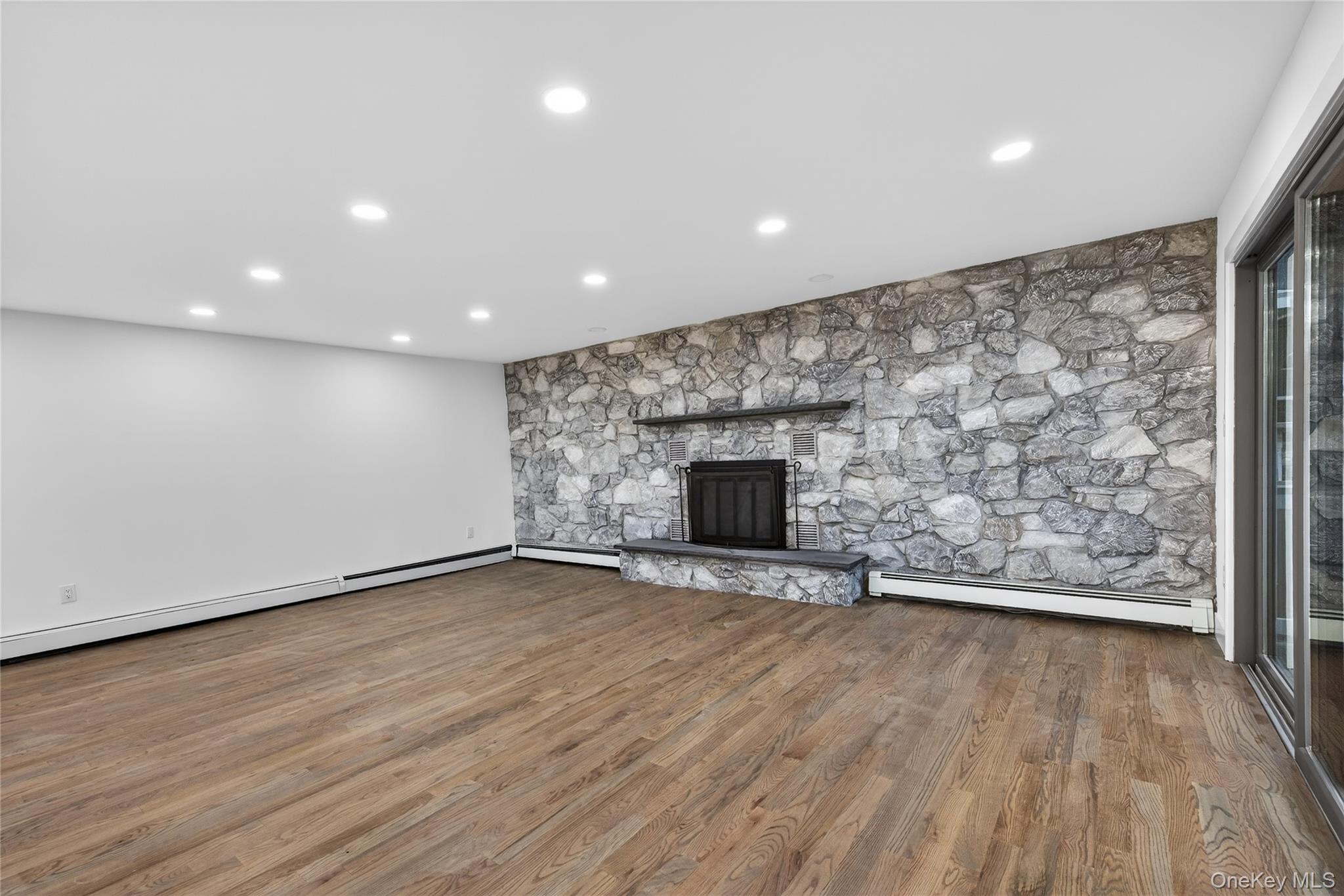 611 Deer Park Road Babylon, NY 11702 - Photo 17 of 37