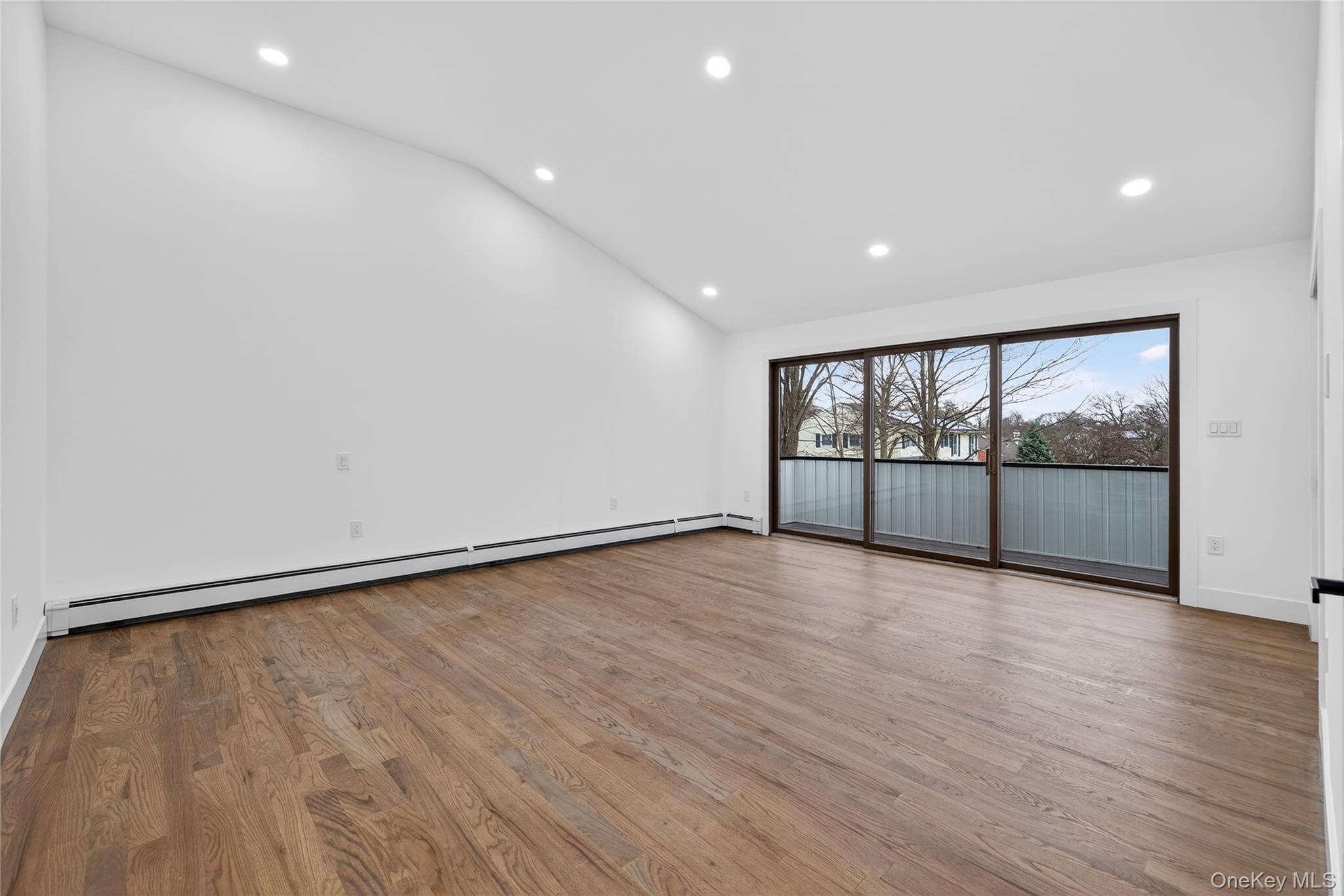 611 Deer Park Road Babylon, NY 11702 - Photo 20 of 37