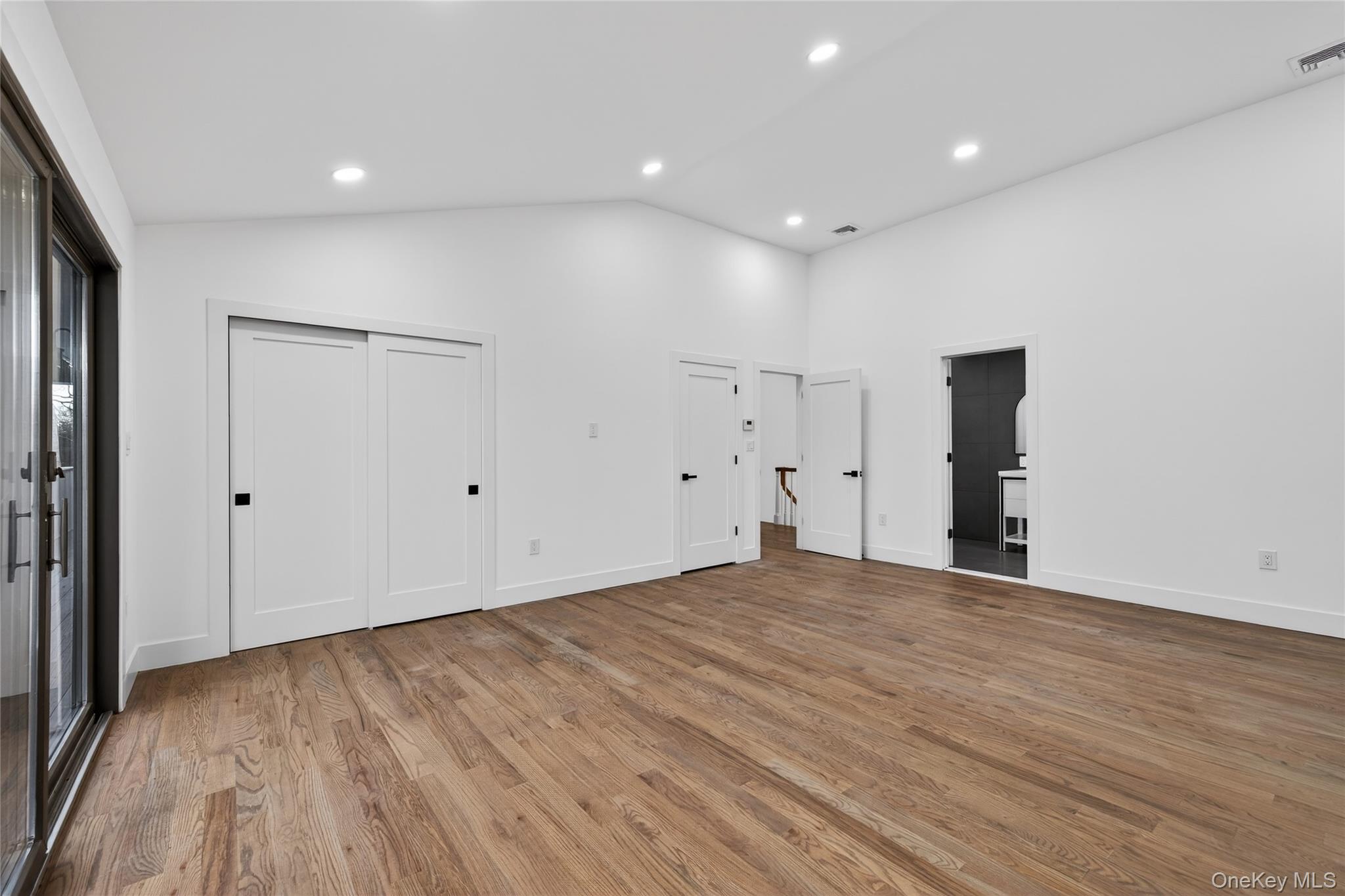 611 Deer Park Road Babylon, NY 11702 - Photo 21 of 37