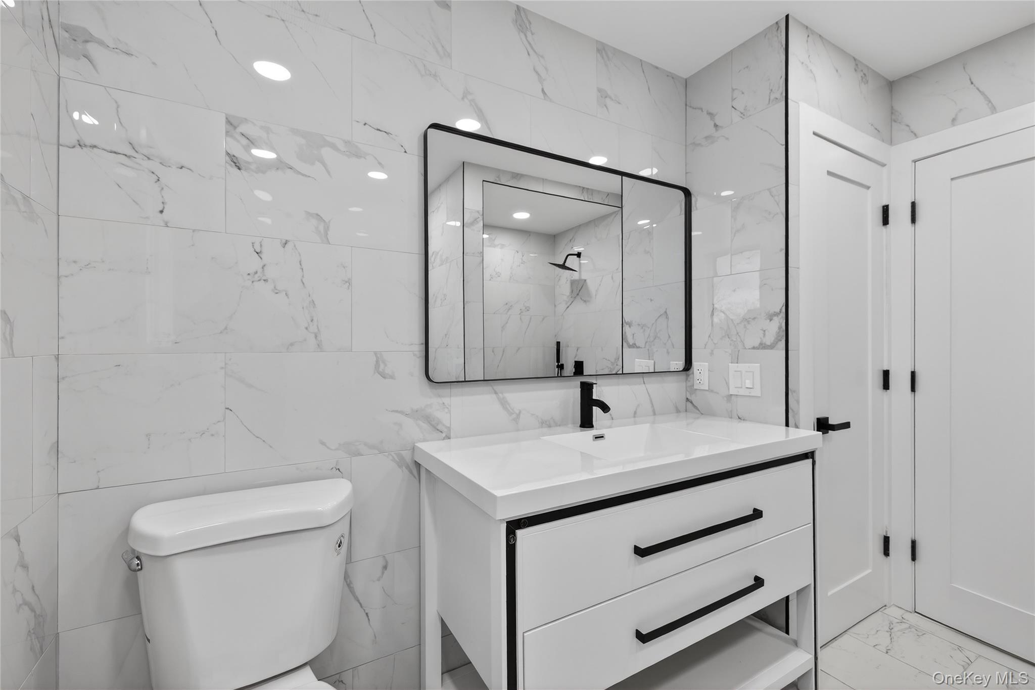 611 Deer Park Road Babylon, NY 11702 - Photo 26 of 37