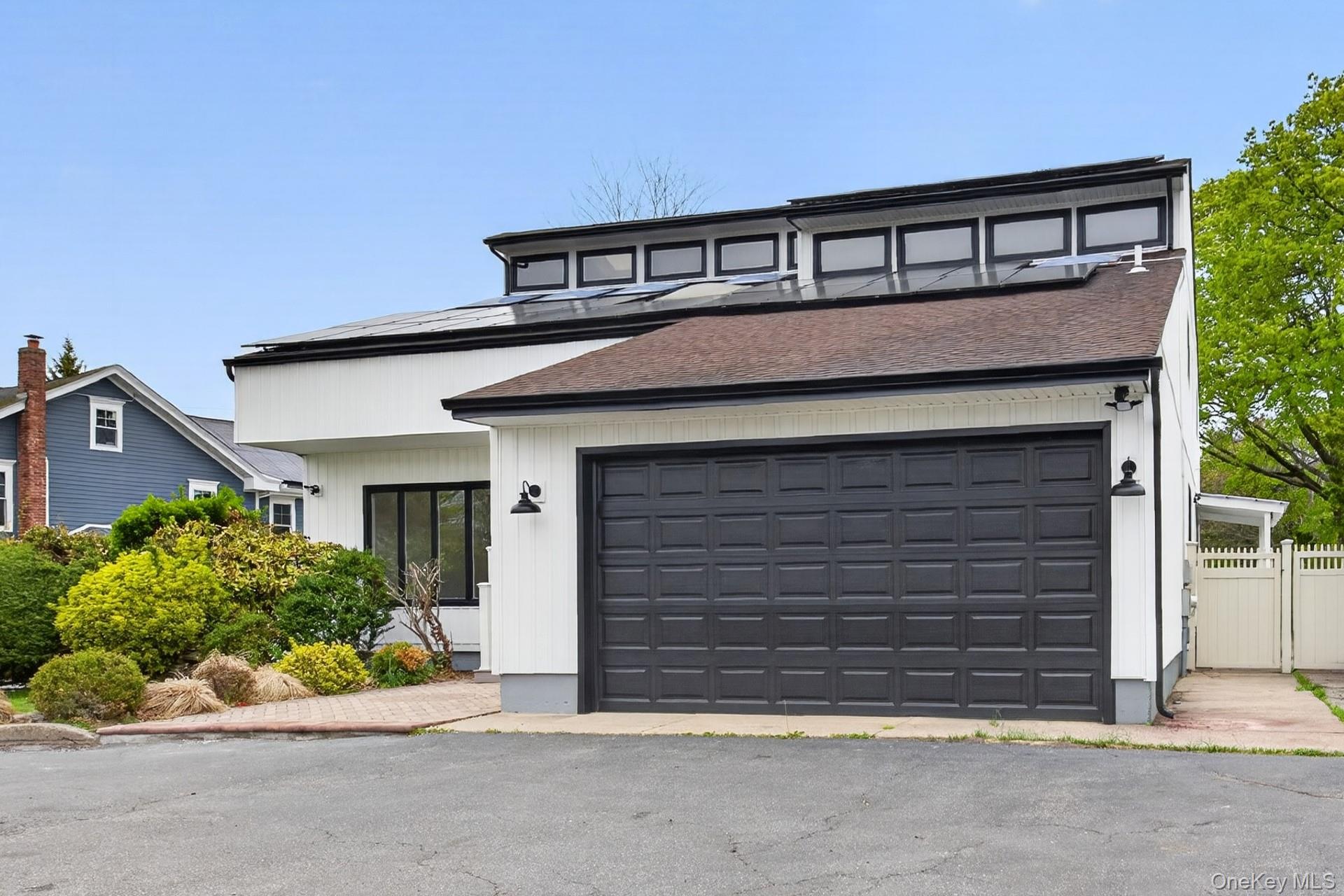 611 Deer Park Road Babylon, NY 11702 - Photo 3 of 37