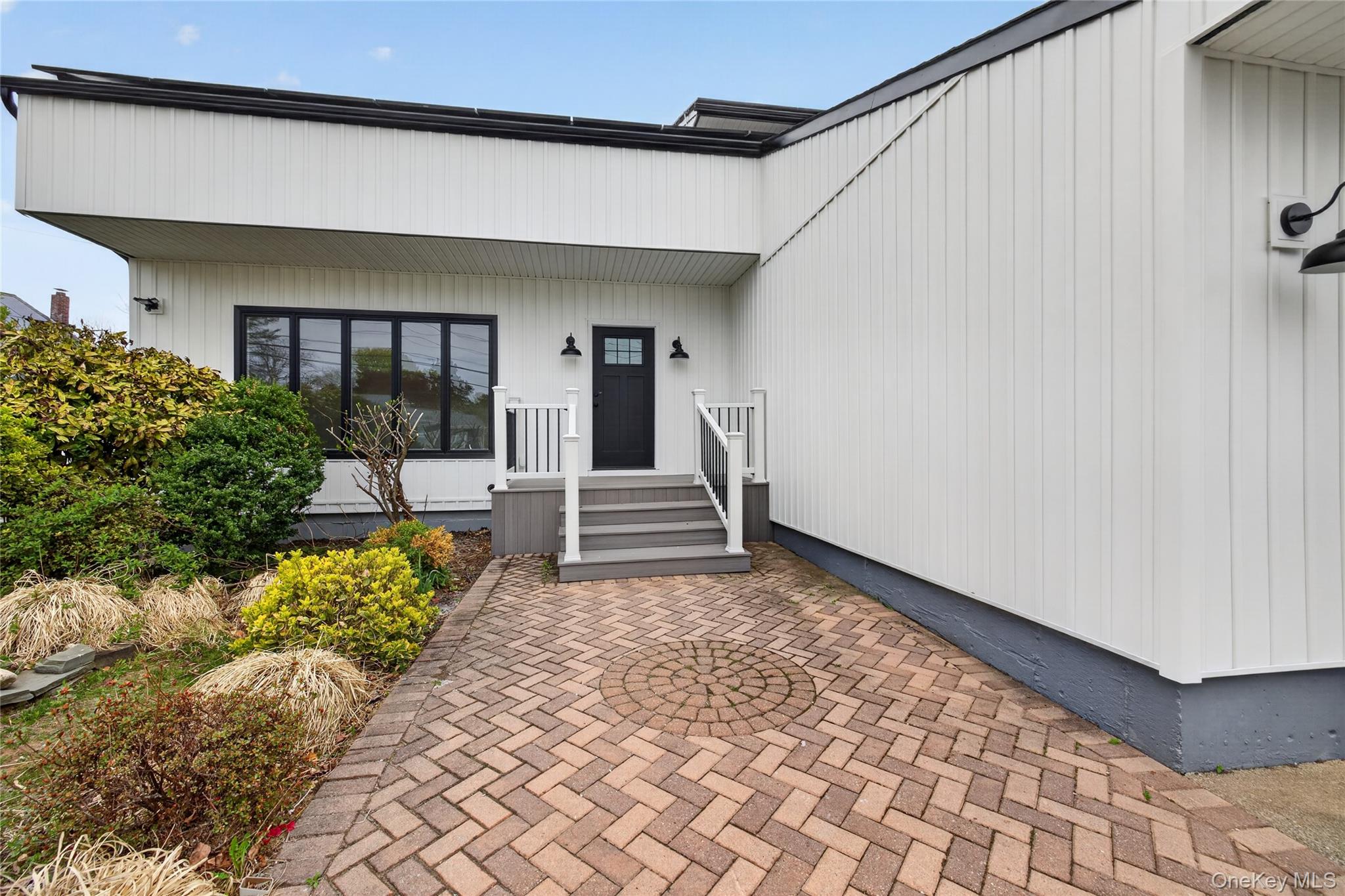 611 Deer Park Road Babylon, NY 11702 - Photo 5 of 37