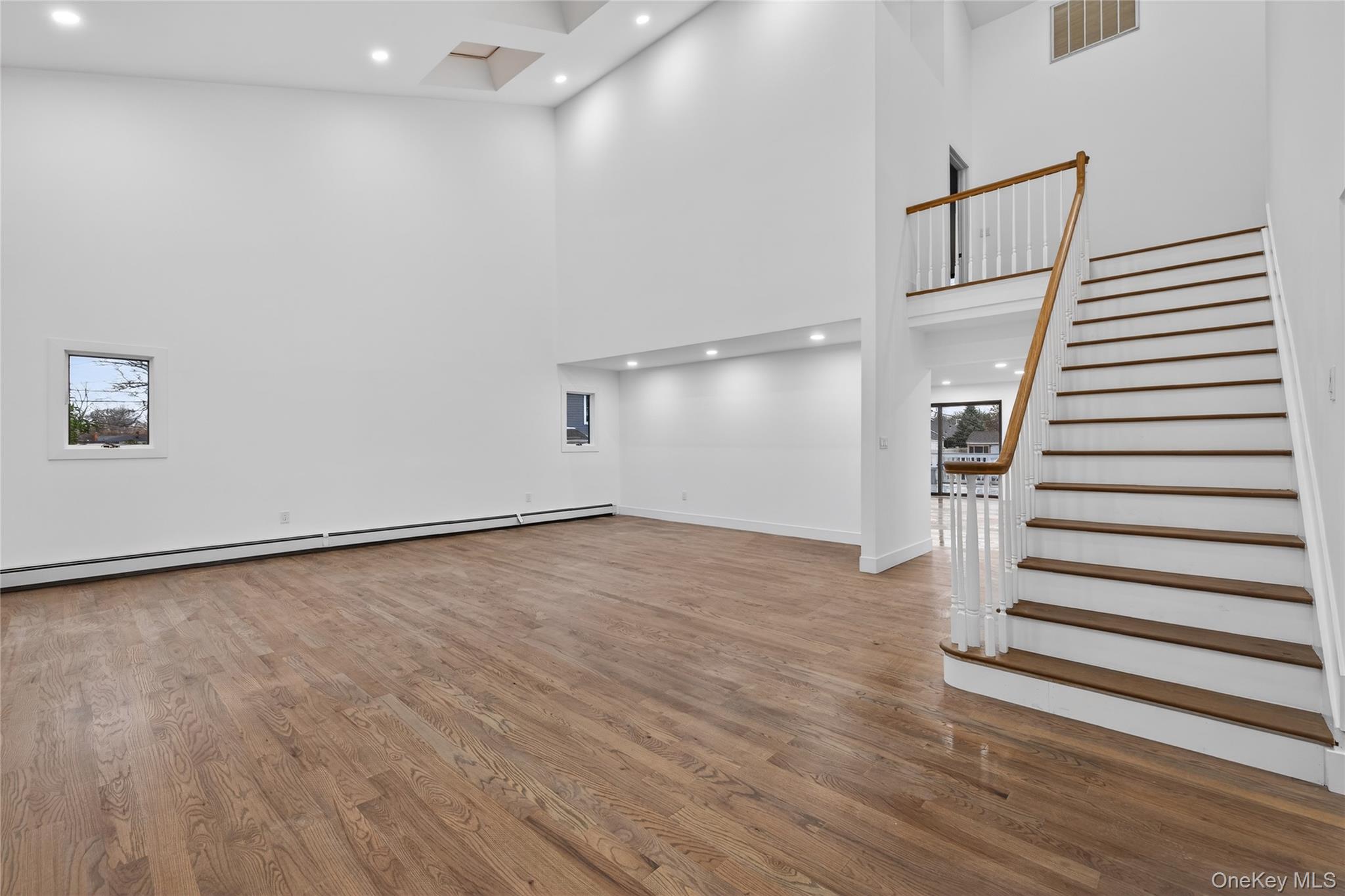 611 Deer Park Road Babylon, NY 11702 - Photo 6 of 37