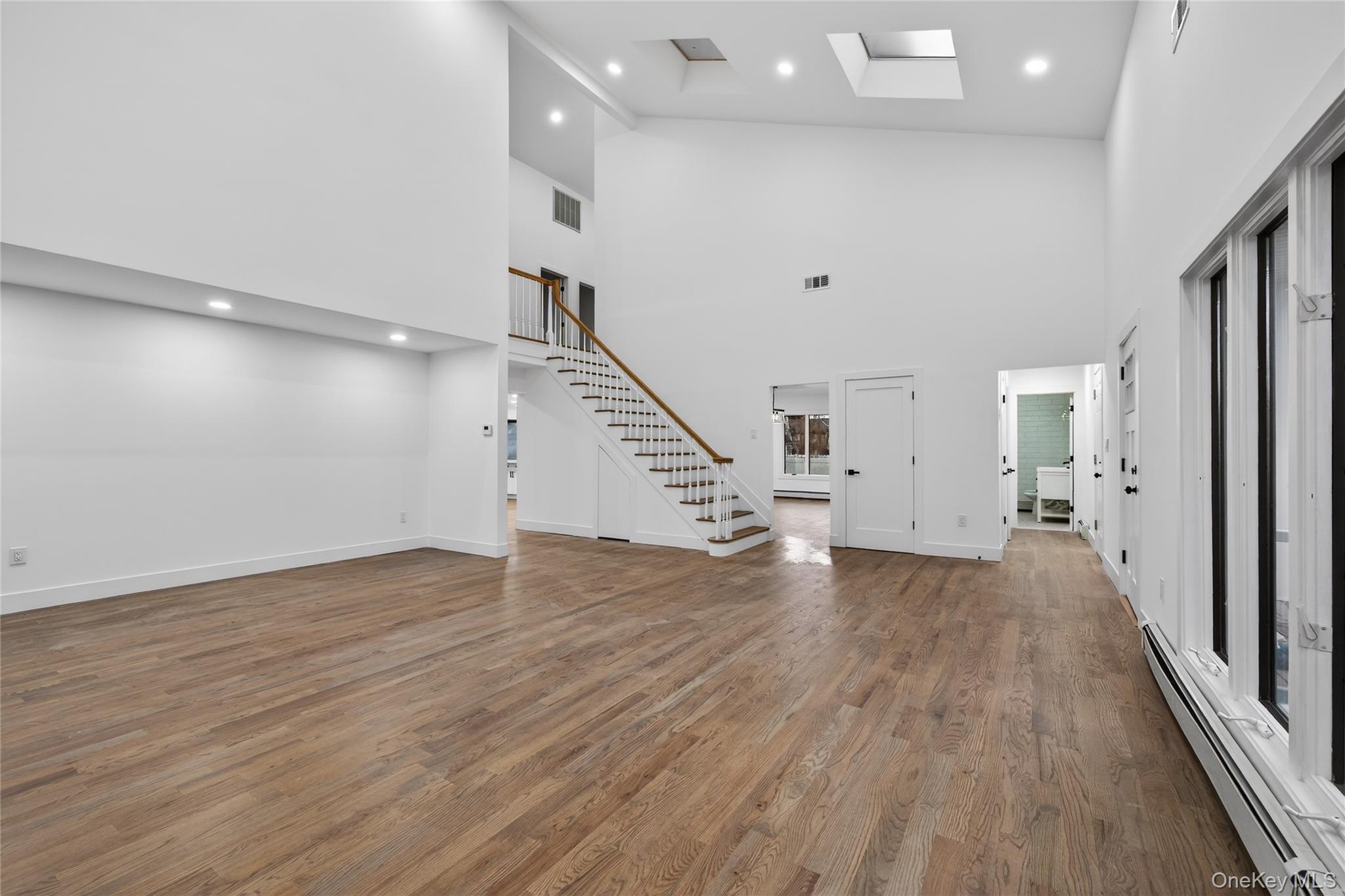 611 Deer Park Road Babylon, NY 11702 - Photo 7 of 37
