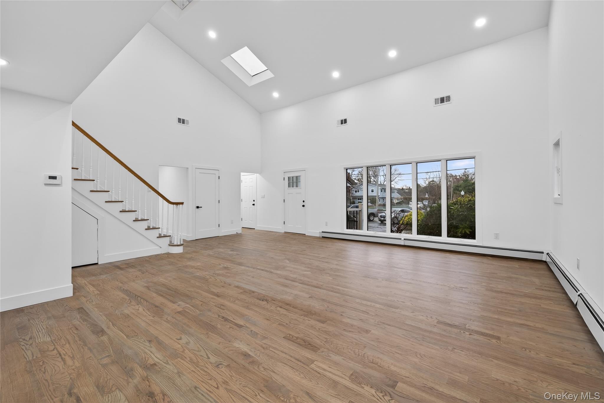 611 Deer Park Road Babylon, NY 11702 - Photo 8 of 37