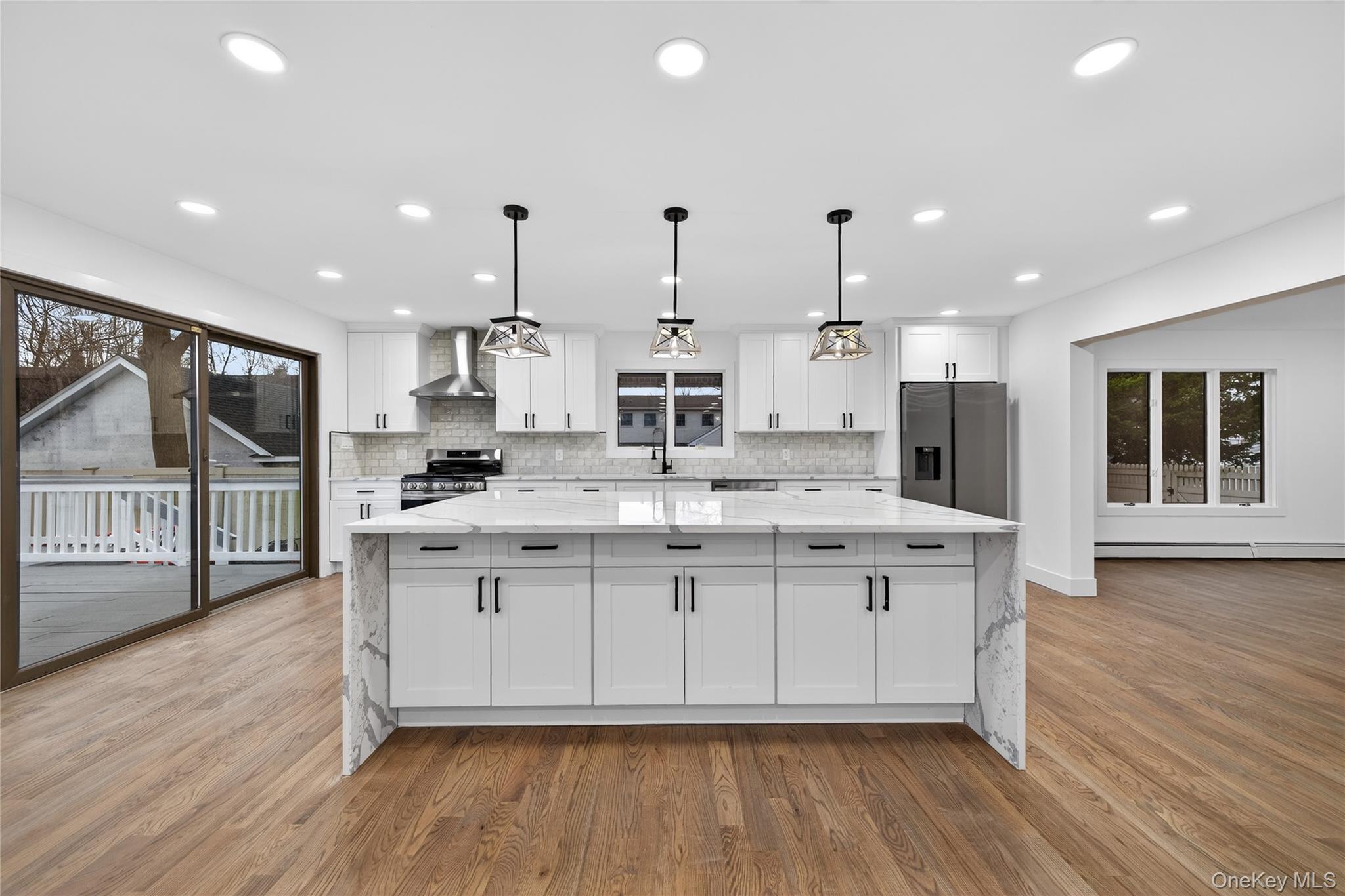 611 Deer Park Road Babylon, NY 11702 - Photo 10 of 37