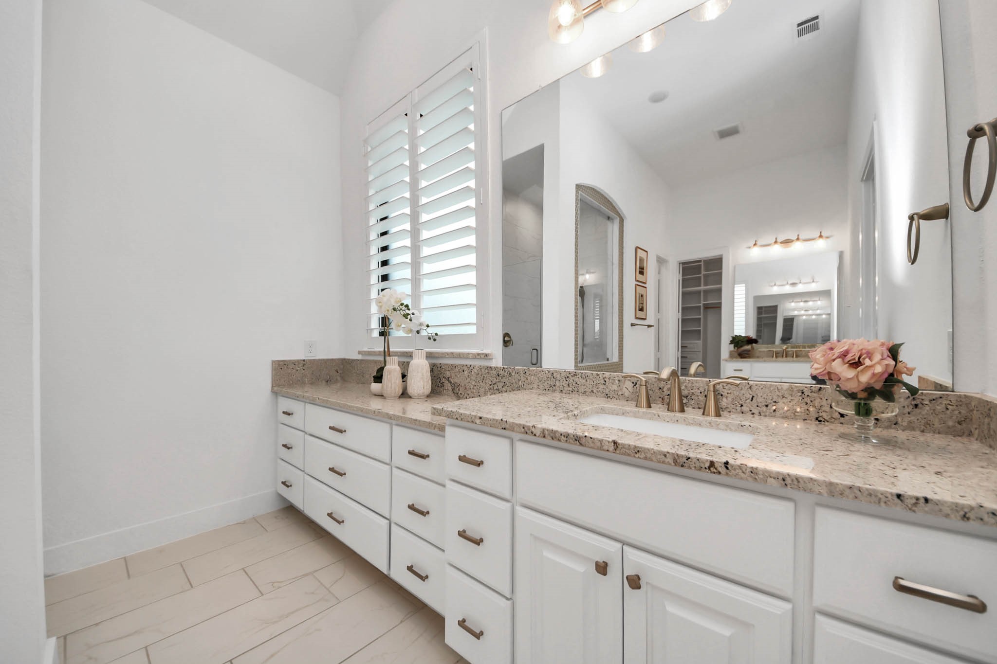 4310 Bakers Cove Manvel, TX 77578 - Photo 28 of 47 Second vanity area with extended countertop and storage