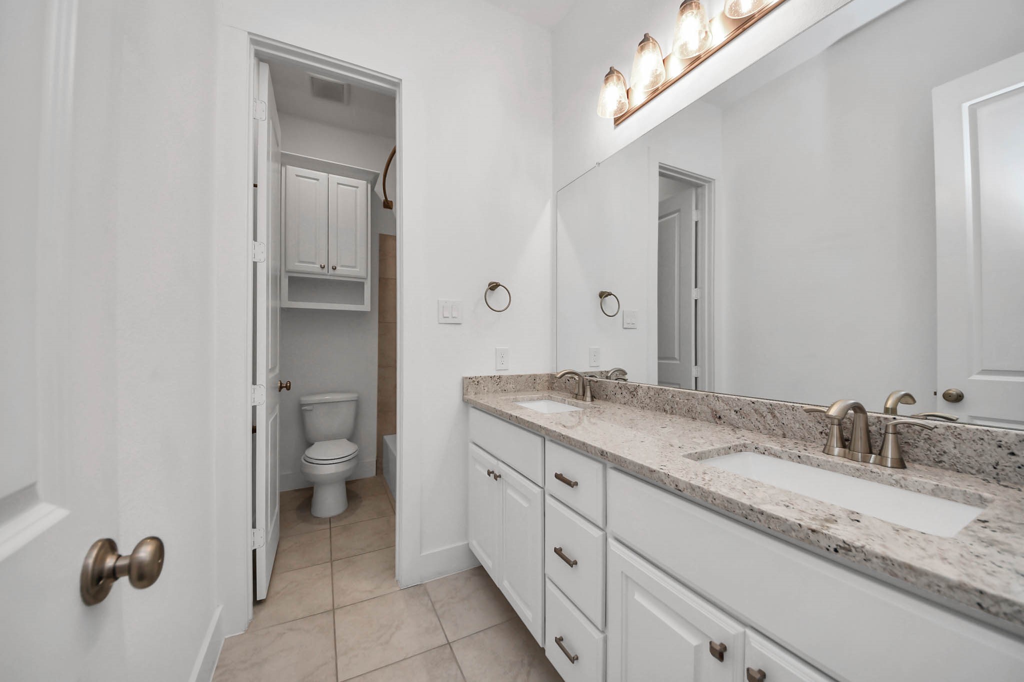 4310 Bakers Cove Manvel, TX 77578 - Photo 32 of 47 Secondary bath with tub/shower combo