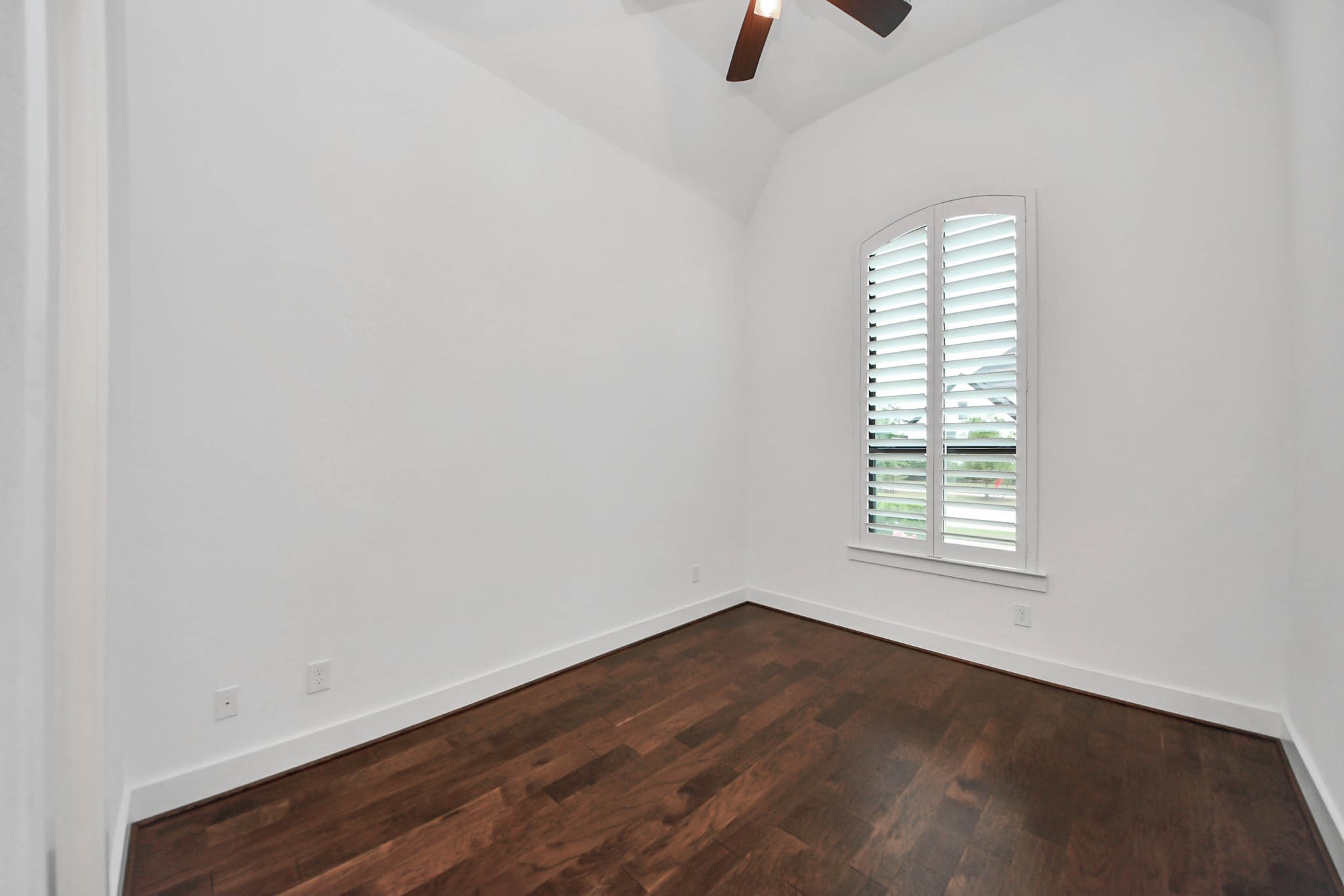 4310 Bakers Cove Manvel, TX 77578 - Photo 5 of 47 Highly desirable secluded secondary bedroom with en suite bath