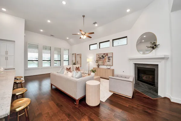 $750,000 | 4310 Bakers Cove, Manvel, TX 77578