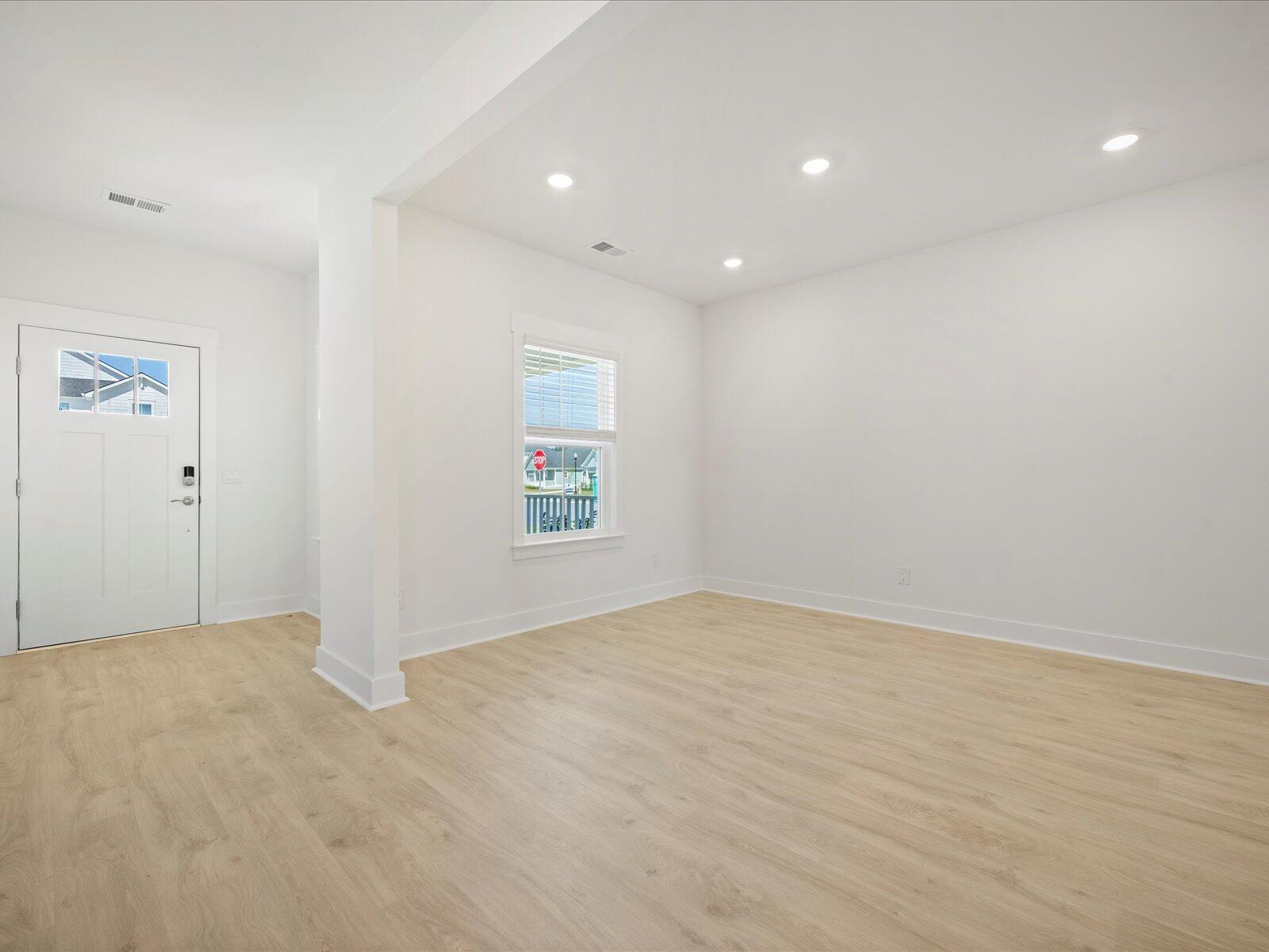 352 Calm Water Way Summerville, SC 29486 - Photo 6 of 24 11-DSC09374