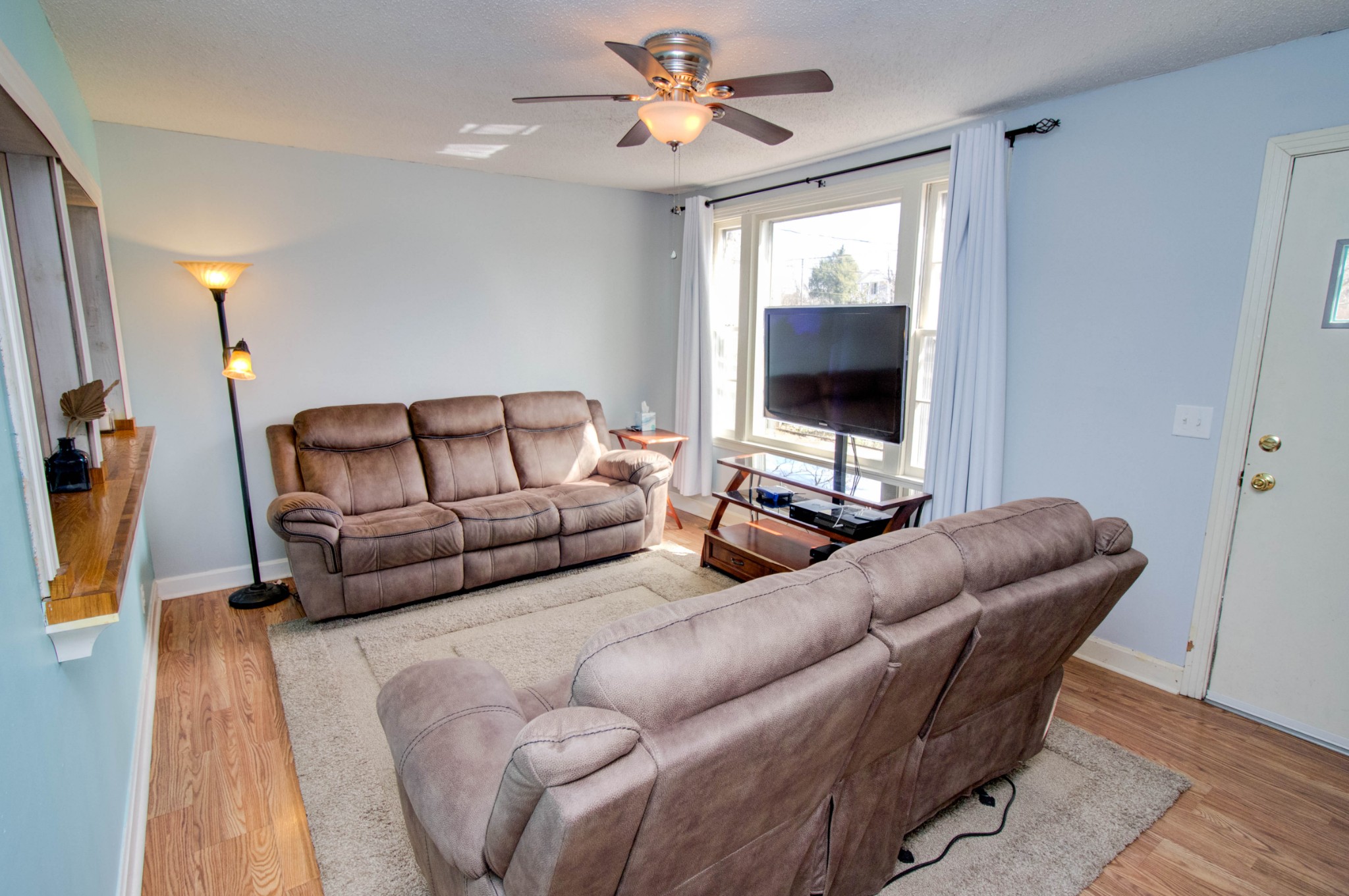 1409 5th Avenue West Springfield, TN 37172 - Photo 3 of 41 a living room with furniture and a flat screen tv