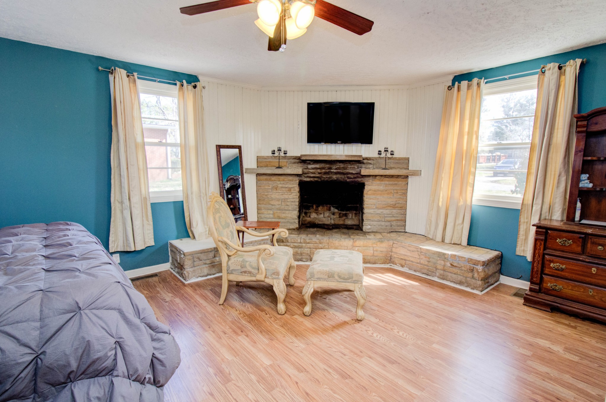 1409 5th Avenue West Springfield, TN 37172 - Photo 21 of 41 a living room with furniture a flat screen tv and a fireplace