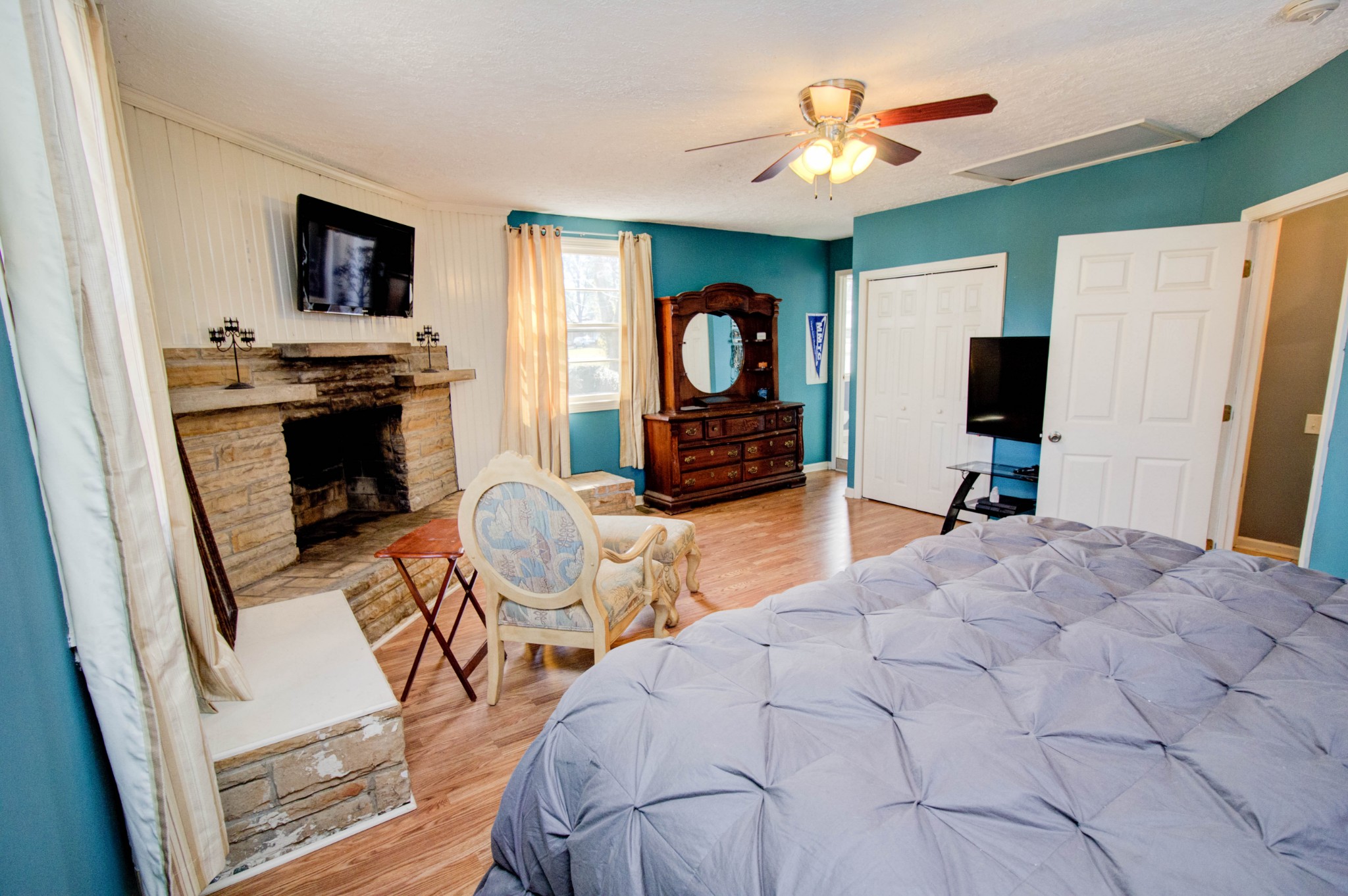 1409 5th Avenue West Springfield, TN 37172 - Photo 23 of 41 a bedroom with furniture and a flat screen tv