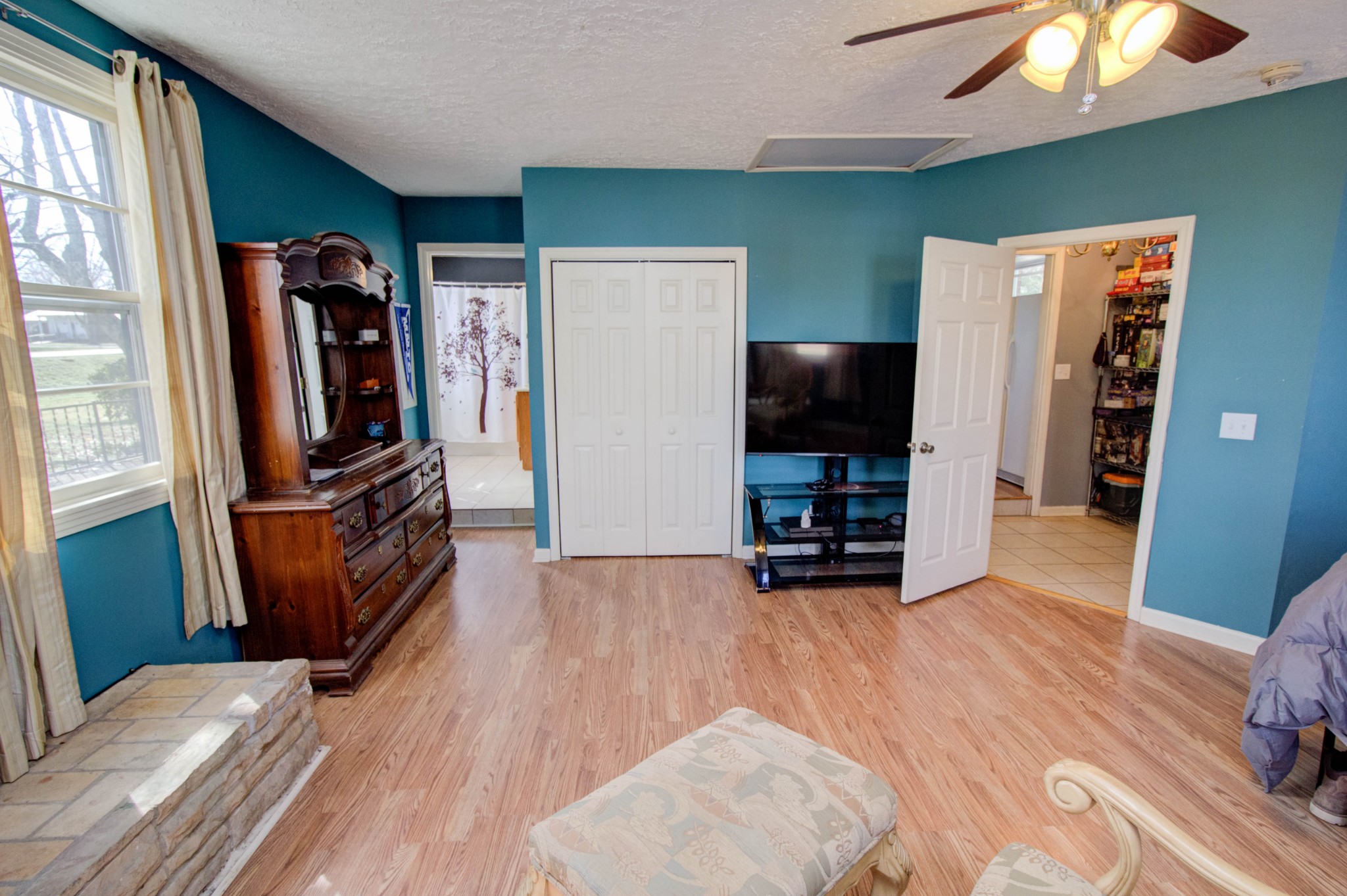 1409 5th Avenue West Springfield, TN 37172 - Photo 25 of 41 a view of a livingroom with furniture and a flat screen tv