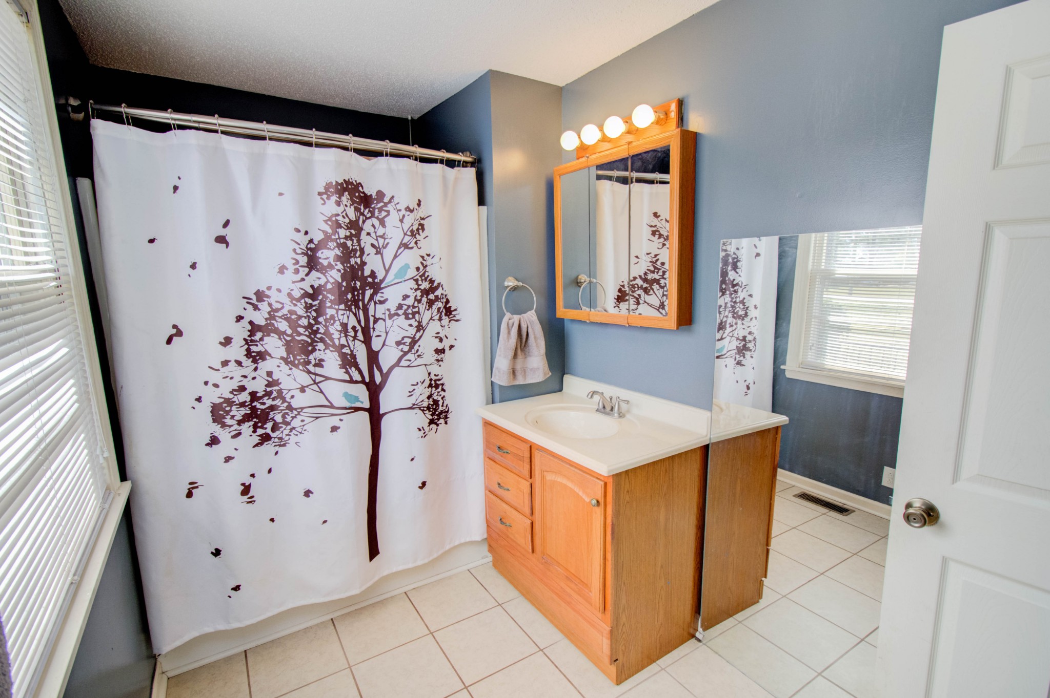 1409 5th Avenue West Springfield, TN 37172 - Photo 27 of 41 a utility room with window washer and dryer