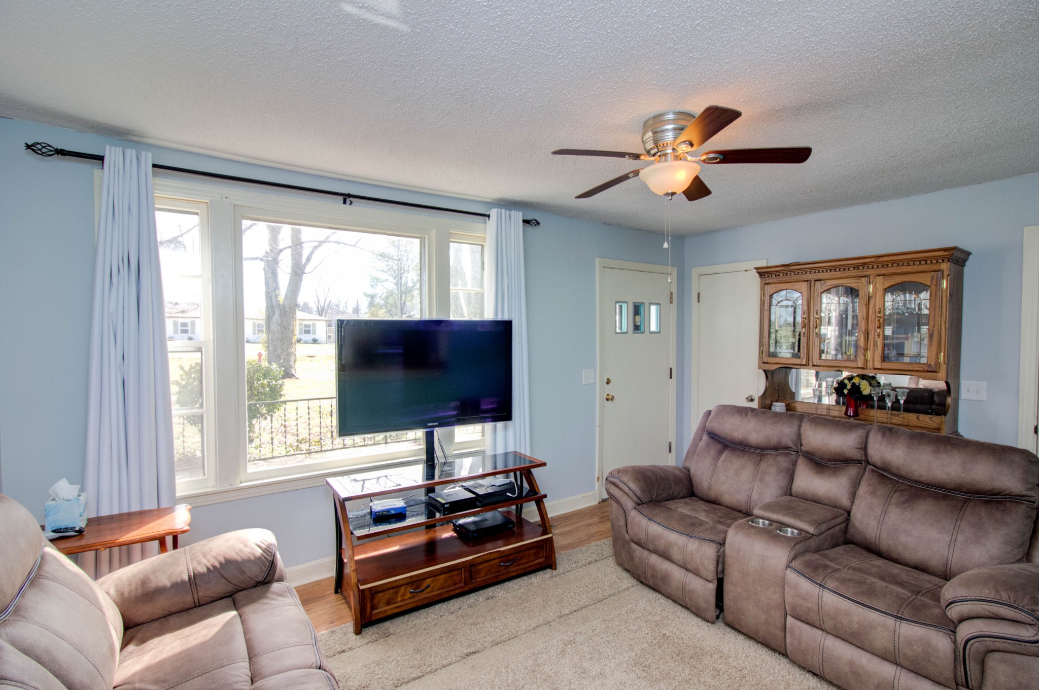 1409 5th Avenue West Springfield, TN 37172 - Photo 4 of 41 a living room with furniture and a flat screen tv