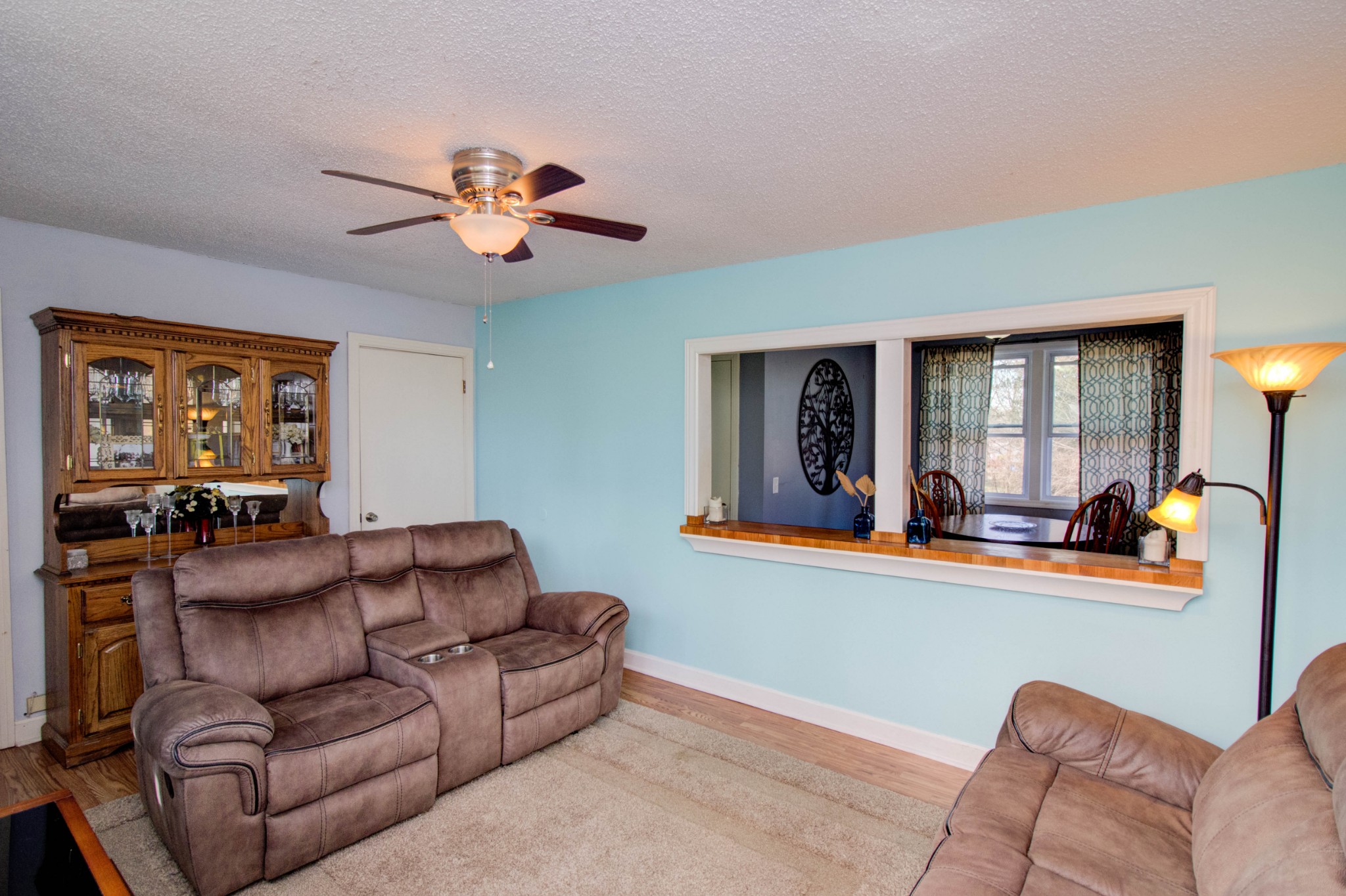 1409 5th Avenue West Springfield, TN 37172 - Photo 5 of 41 a living room with furniture and window