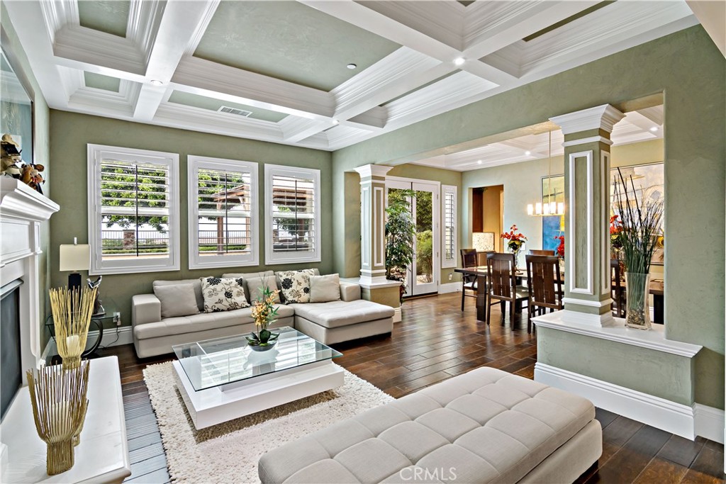 689 Crystal Mountain Circle Riverside, CA 92506 - Photo 12 of 74 Living Room