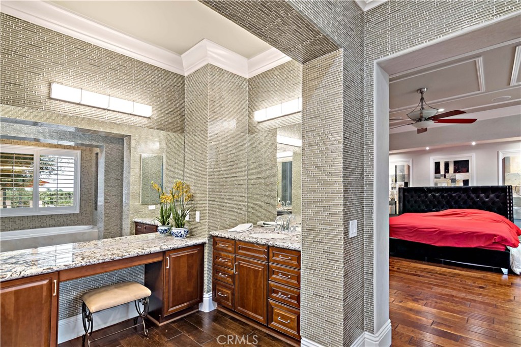 689 Crystal Mountain Circle Riverside, CA 92506 - Photo 28 of 74 Primary Bathroom