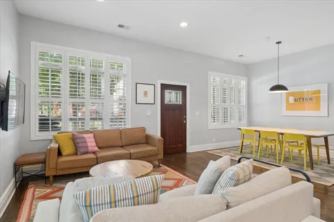 $650,000 | 3140 North Richmond Street, Unit 1, Chicago, IL 60618