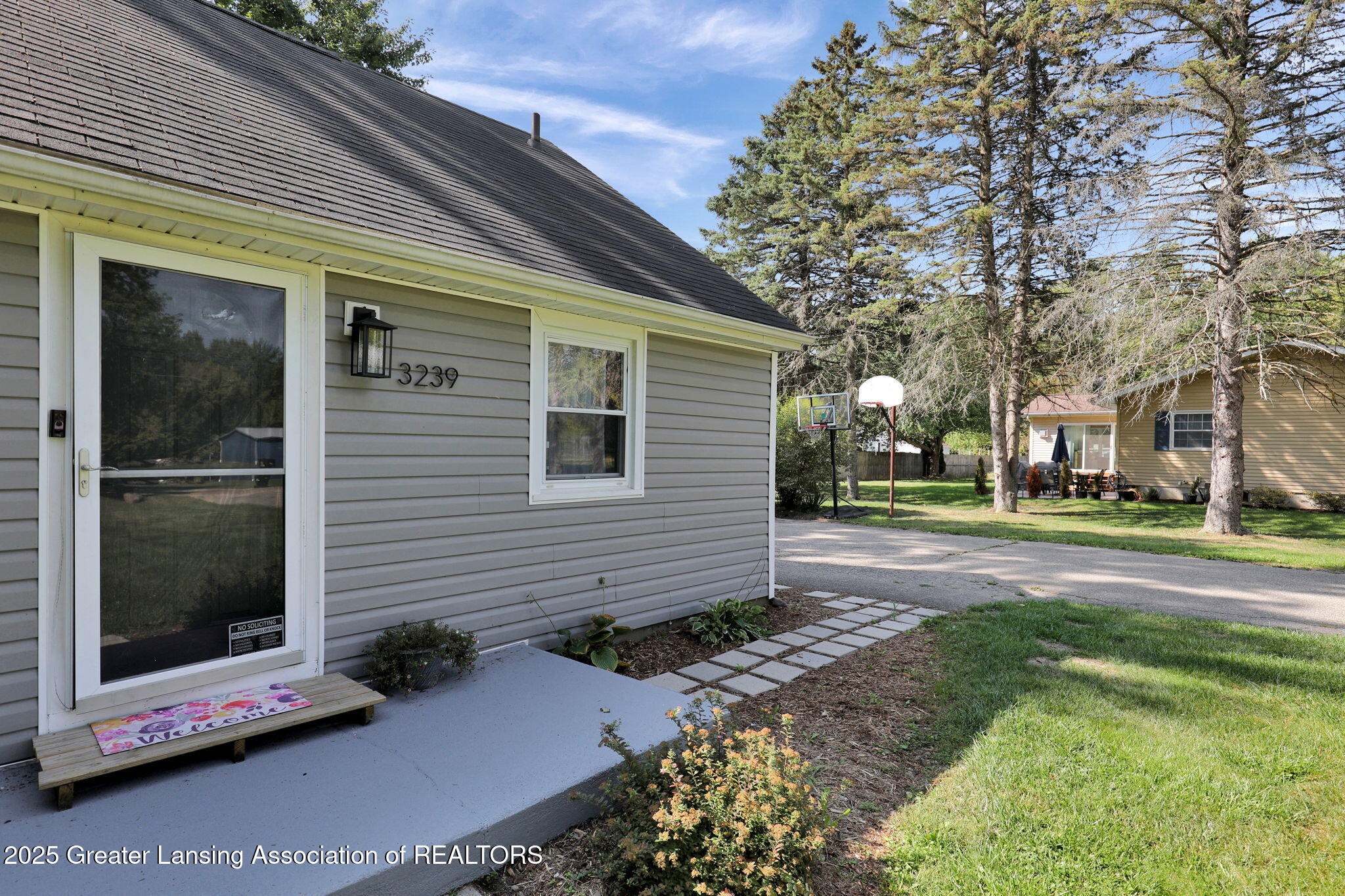 3239 County Line Road East Lansing, MI 48823 - Photo 2 of 43 Front porch