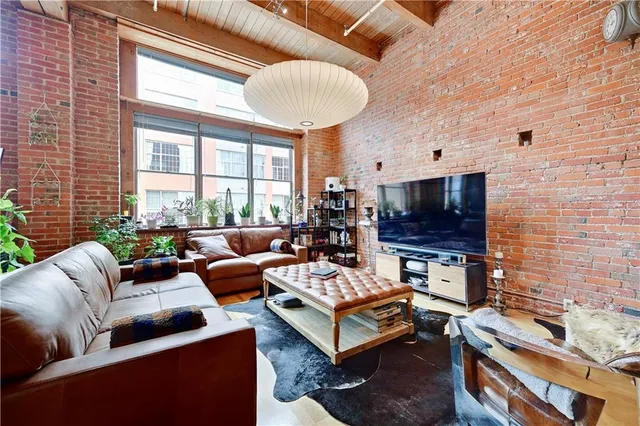 $2,165 | 306 West 7th Street, Unit 204, Kansas City, MO 64105