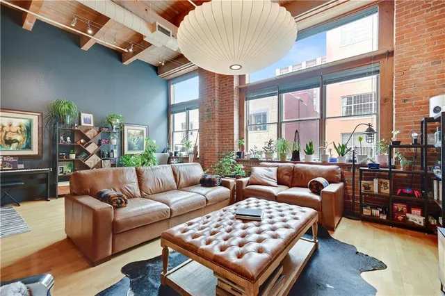 $2,165 | 306 West 7th Street, Unit 204, Kansas City, MO 64105