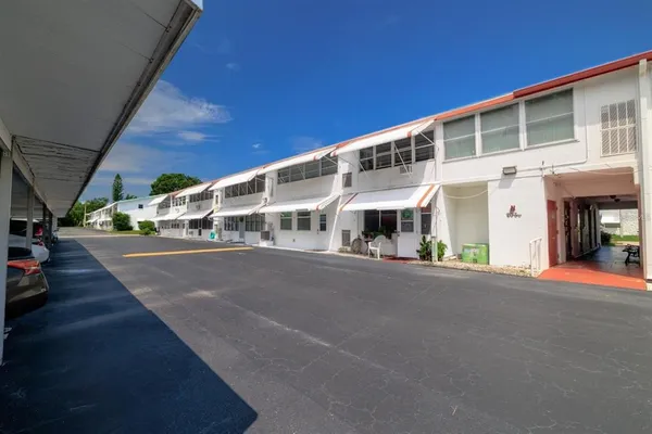 $105,000 | 2050 58th Avenue North, Unit 25, St. Petersburg, FL 33714