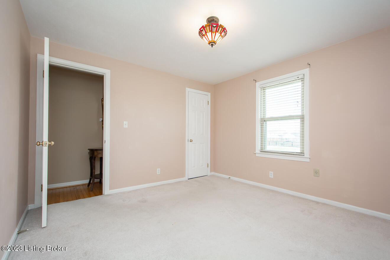6702 Delton Road Louisville, KY 40258 - Photo 27 of 46 Delton-37
